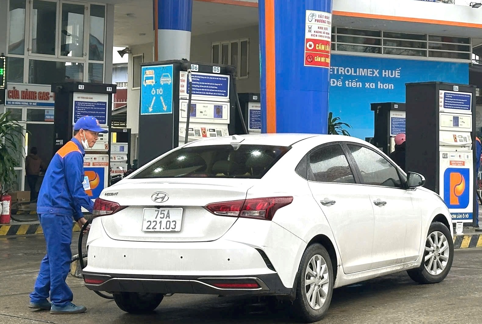 Công điện của Thủ tướng Chính phủ về tăng cường các giải pháp bảo đảm cung ứng xăng dầu cho sản xuất, kinh doanh và tiêu dùng của người dân, doanh nghiệp