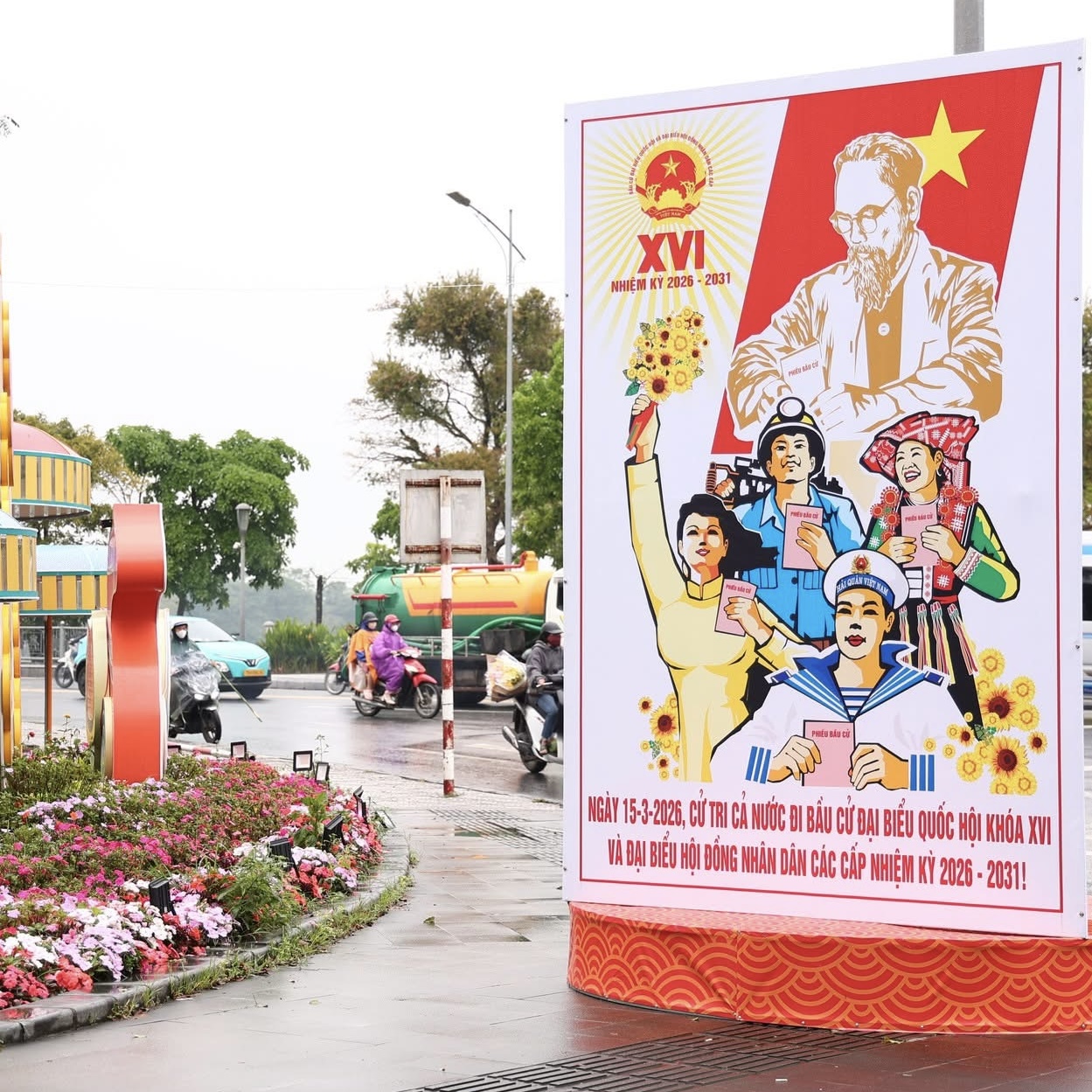 Cử tri Huế nô nức trong ngày hội non sông