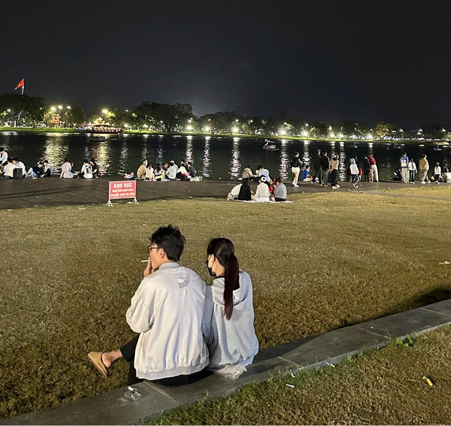 Hút thuốc nơi công cộng Thói quen xấu cần được chấn chỉnh