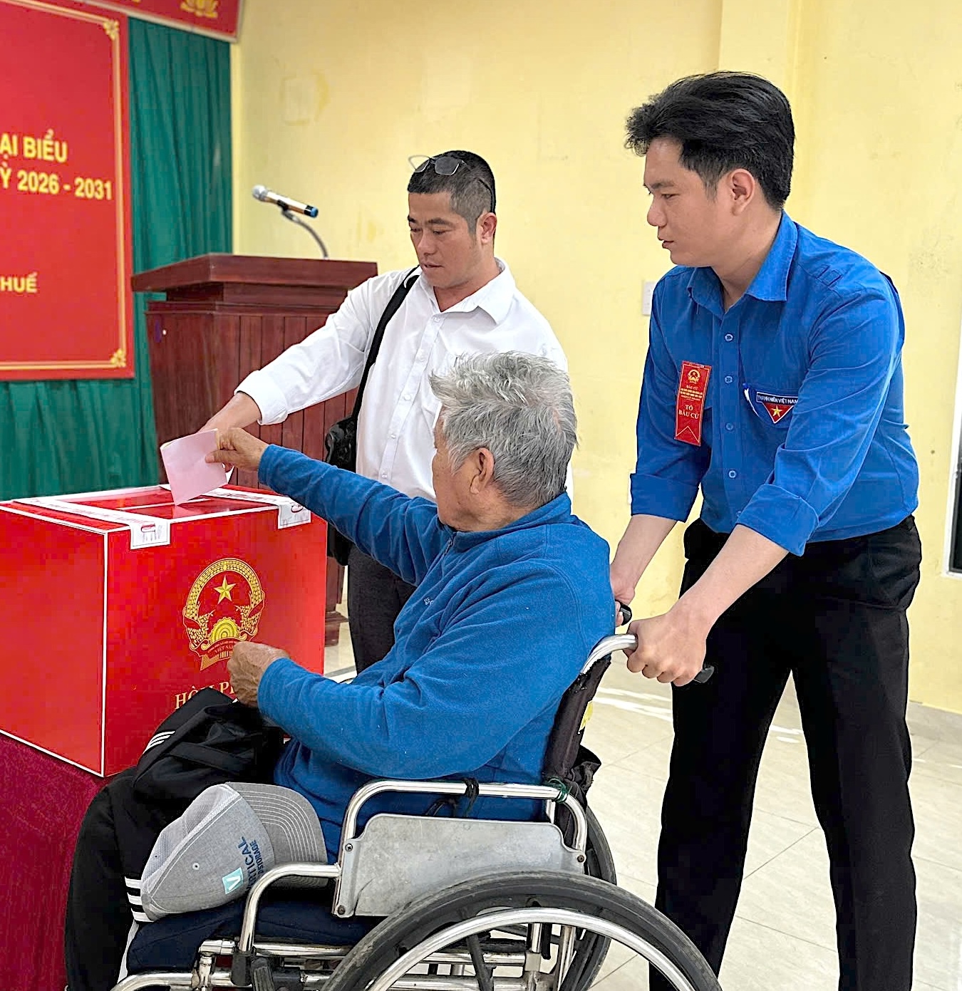 Những khoảnh khắc ấn tượng tại các điểm bỏ phiếu