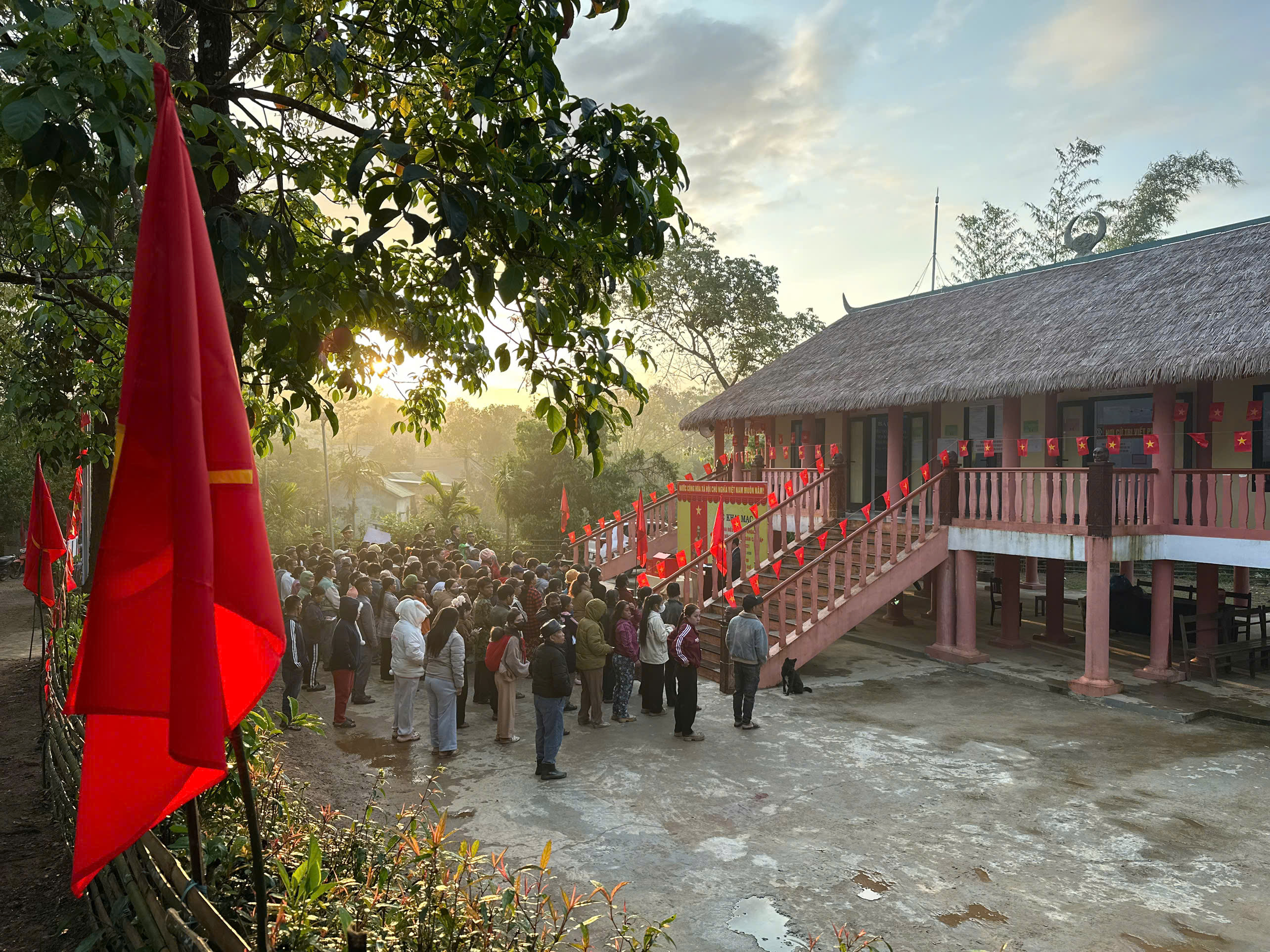 Người dân A Lưới nô nức cùng ngày hội non sông