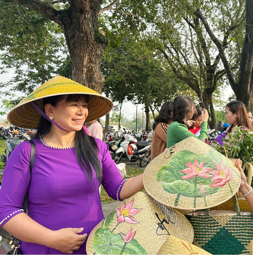 Thu nhập ổn định từ nghề làm nón lá cỏ bàng