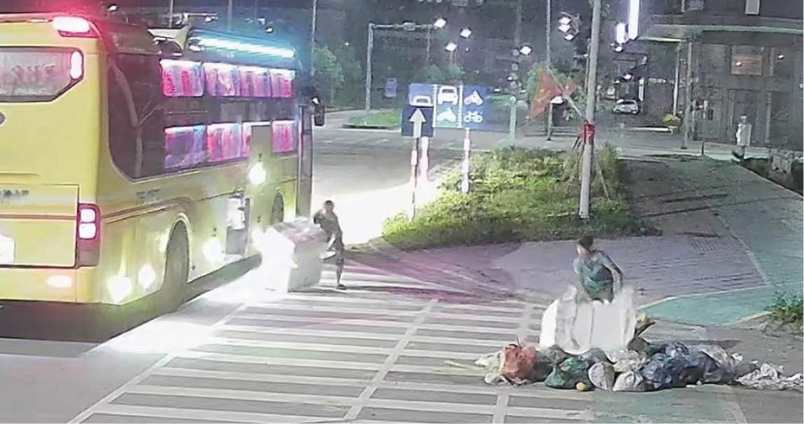 Dùng camera giám sát để xử lý việc xả rác bừa bãi