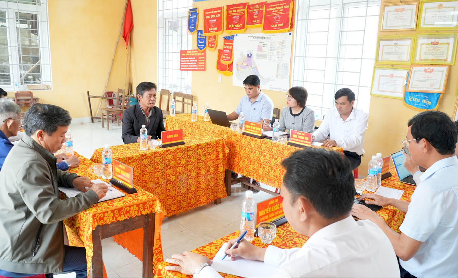 Tháo gỡ khó khăn để giải quyết hồ sơ tồn đọng