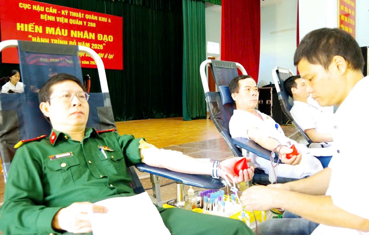 Hơn 130 cán bộ, chiến sĩ và nhân viên Bệnh viện Quân y 268 hiến máu nhân đạo