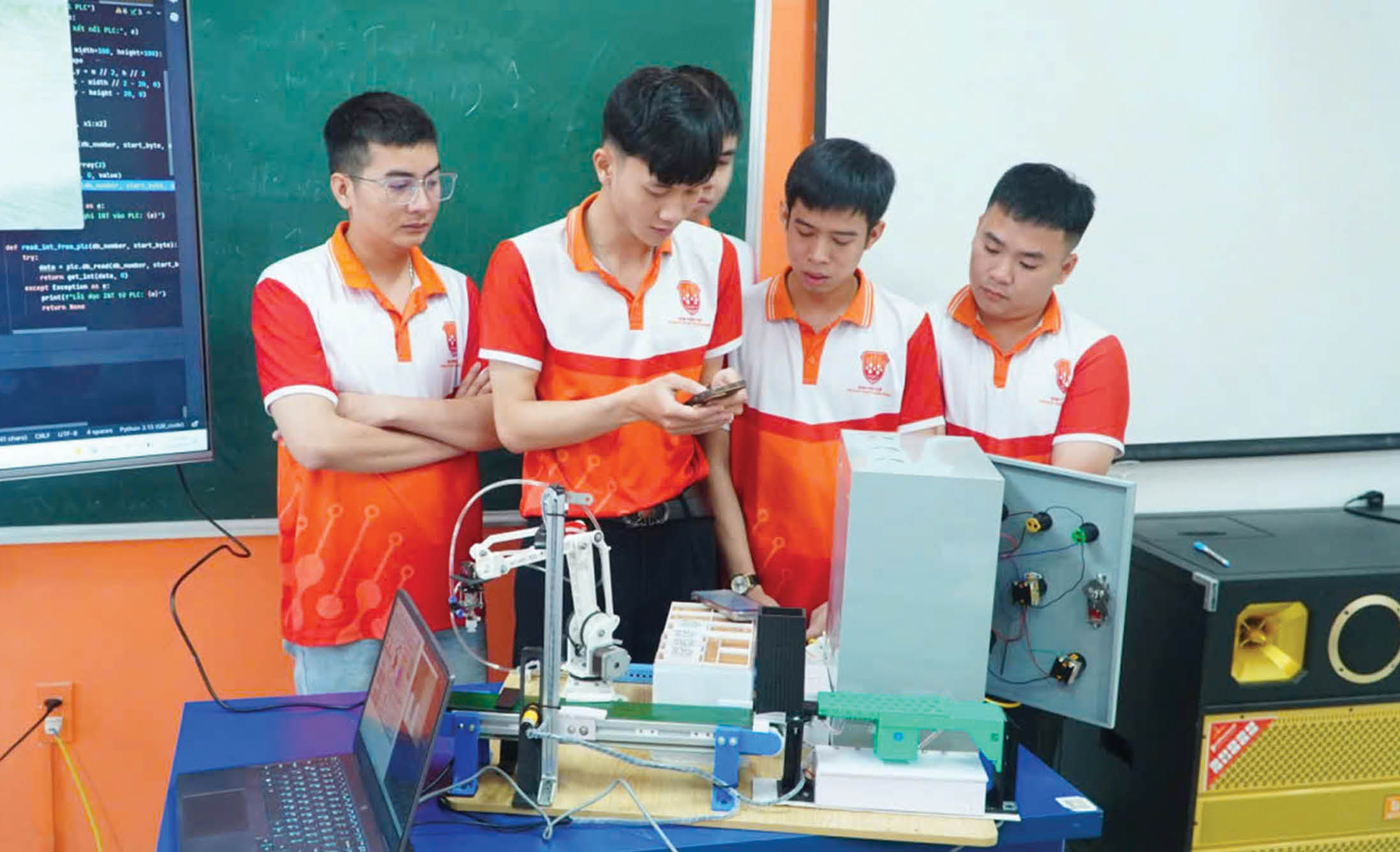 Gắn đào tạo với nhu cầu thị trường lao động