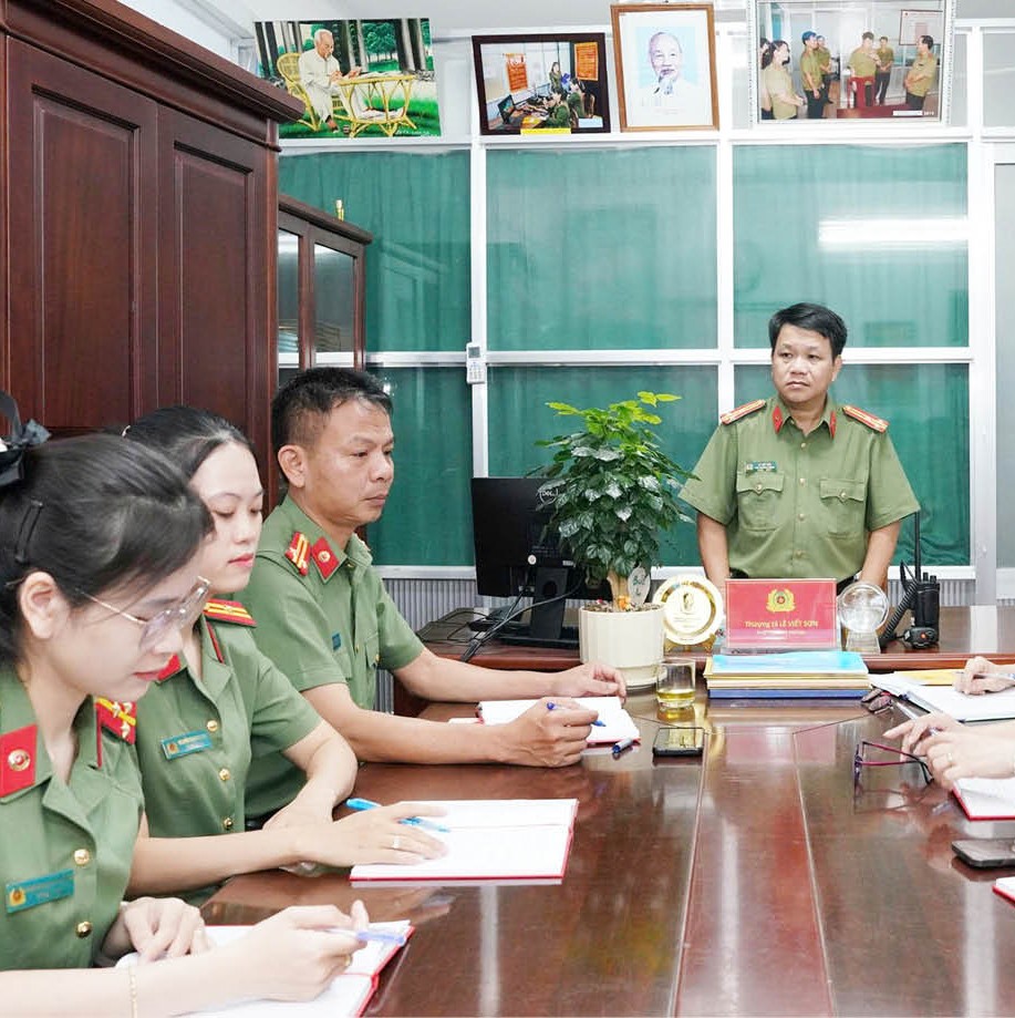 Thầm lặng phía sau những quyết sách