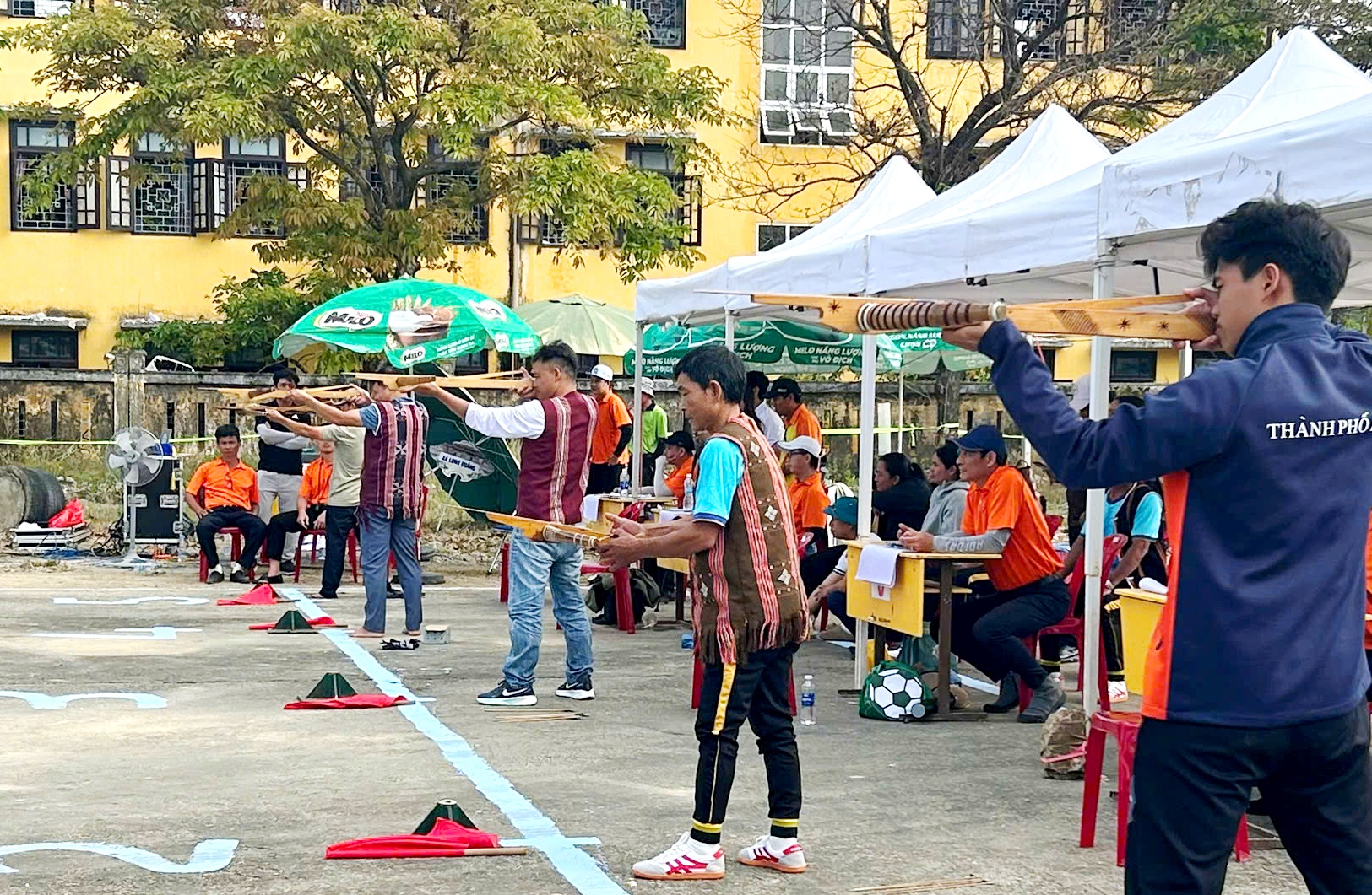 Khai mạc giải bắn nỏ Đại hội Thể dục thể thao thành phố