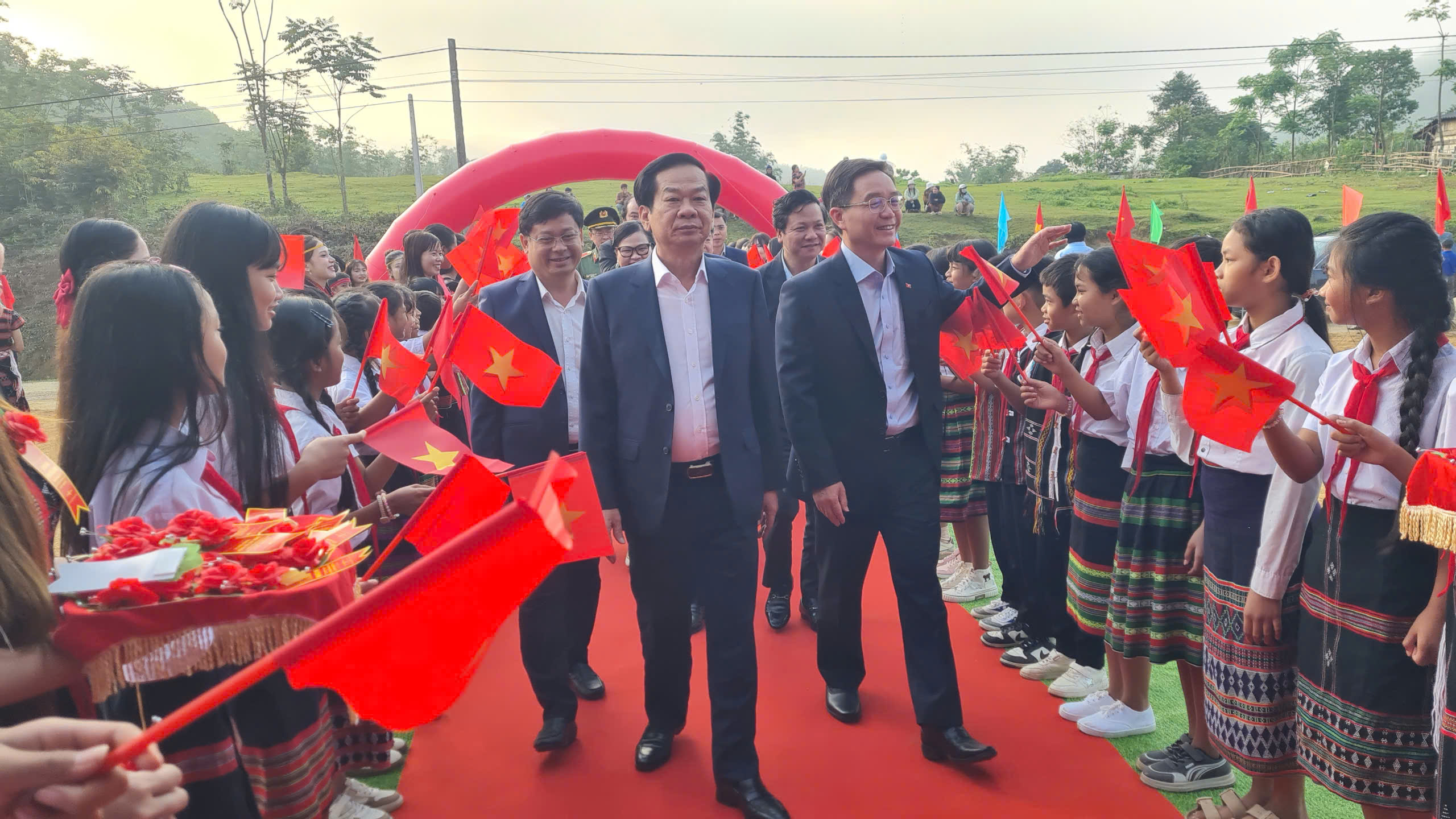 Khởi công, động thổ các dự án trường nội trú liên cấp vùng A Lưới