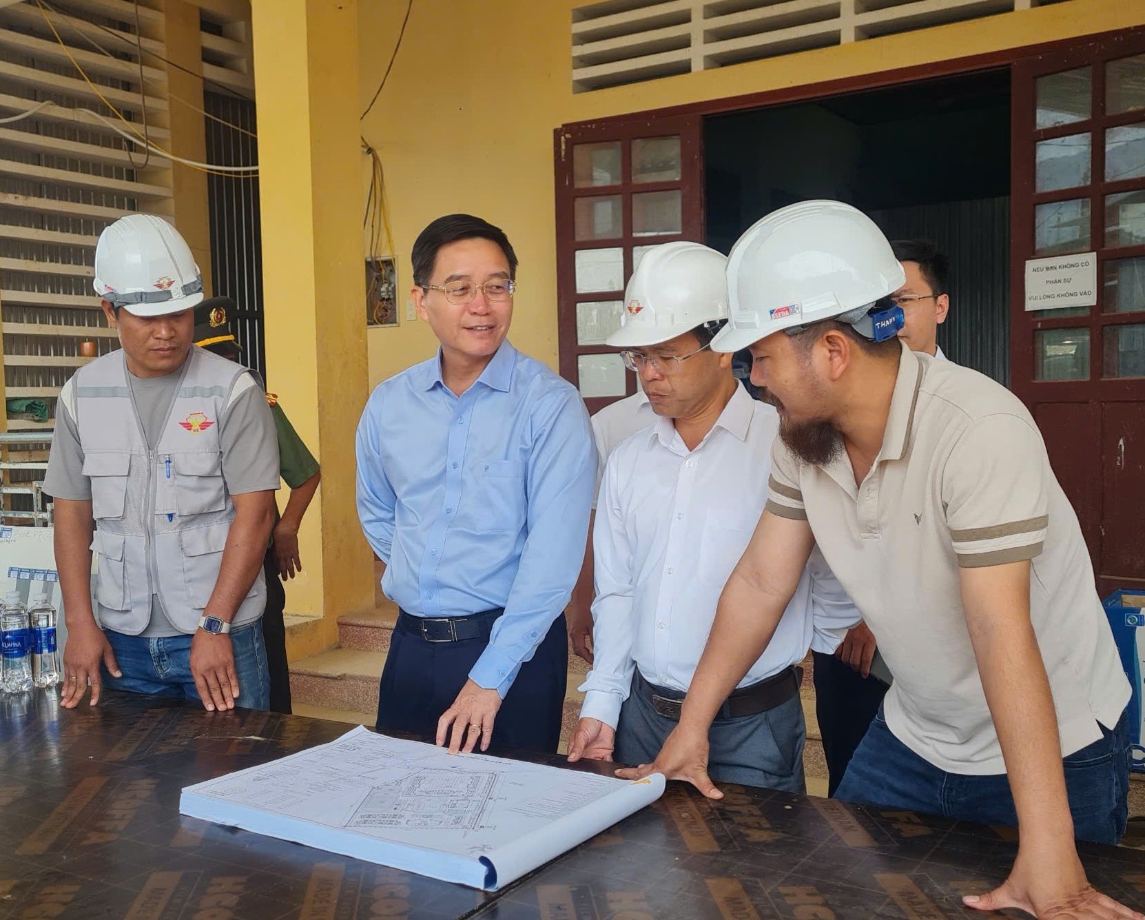 Đẩy nhanh tiến độ, sớm hoàn thành các công trình trường học vùng biên giới