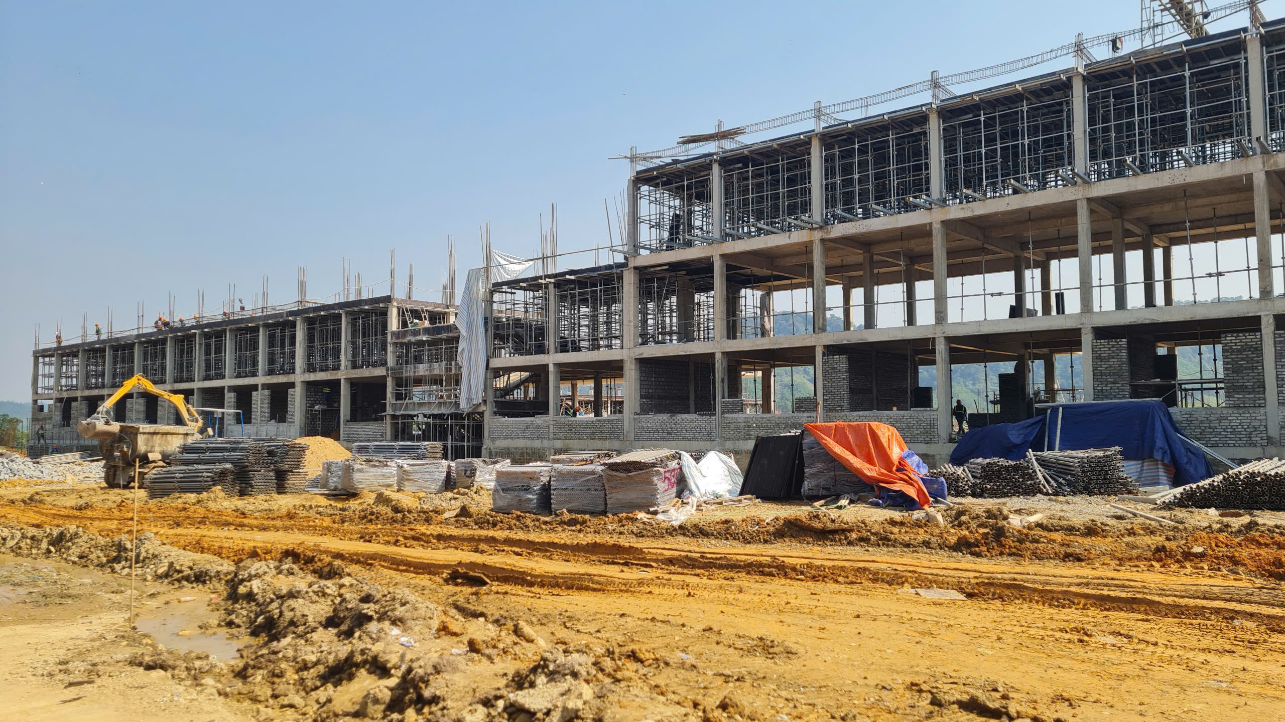 Đẩy nhanh tiến độ, sớm hoàn thành các công trình trường học vùng biên giới