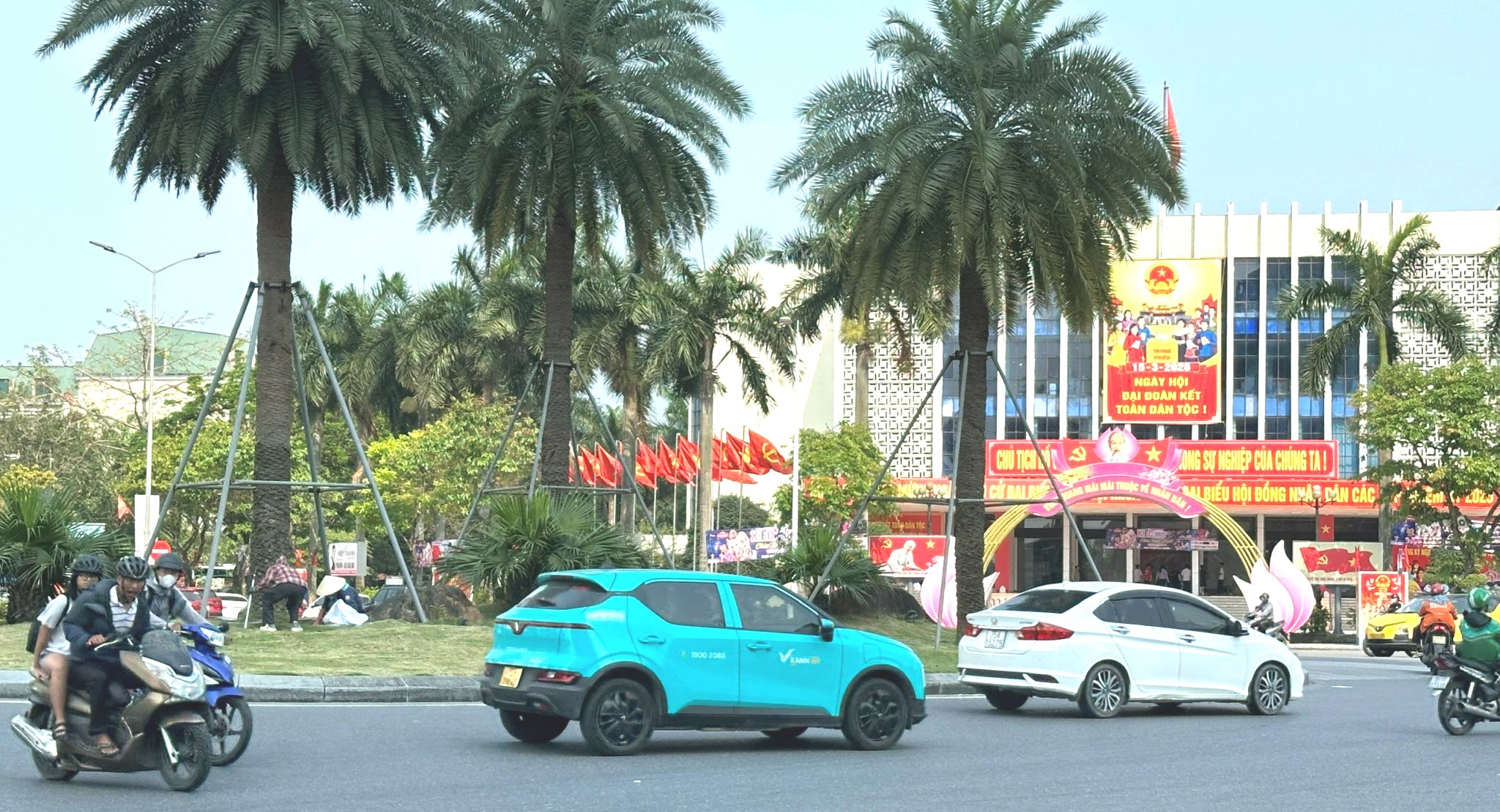 Tăng cường thực hiện tiết kiệm năng lượng, thúc đẩy chuyển dịch năng lượng và phát triển giao thông điện