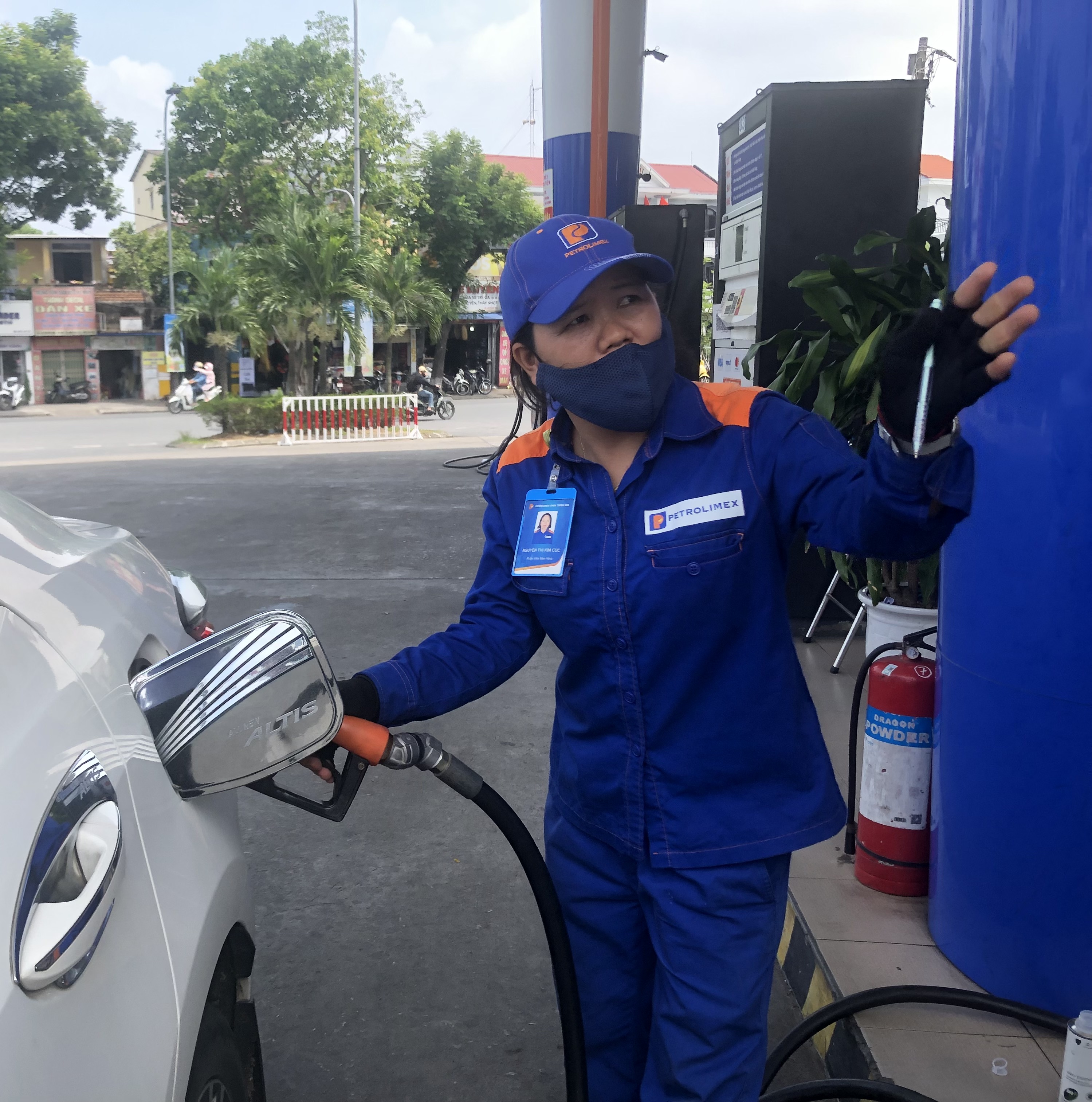 Giá xăng RON95-III tăng hơn 5 000 đồng lít