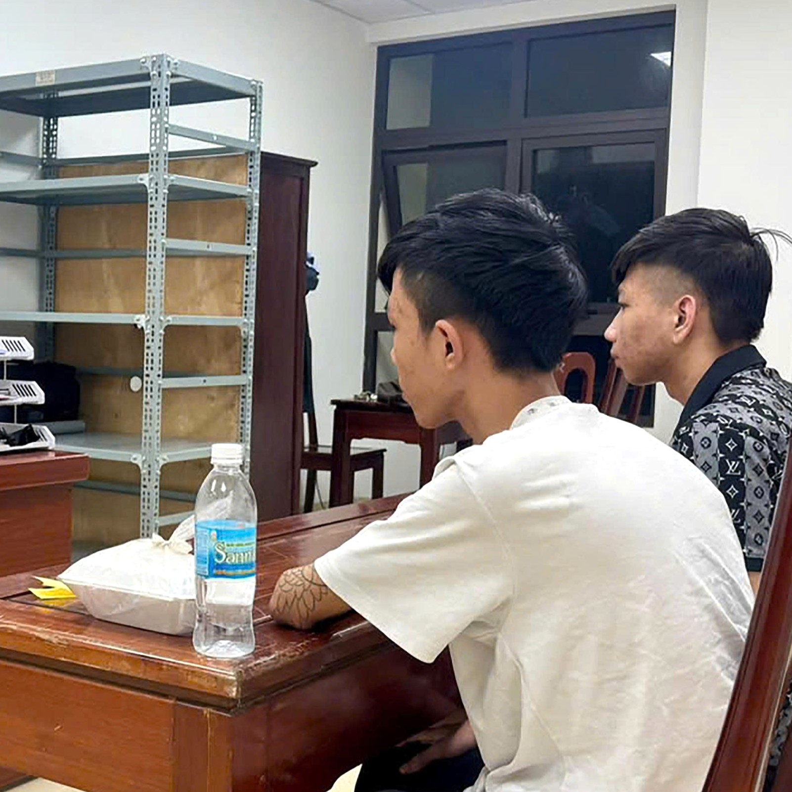 Bắt giữ 2 đối tượng truy nã về tội “Cố ý gây thương tích” sau thời gian lẩn trốn