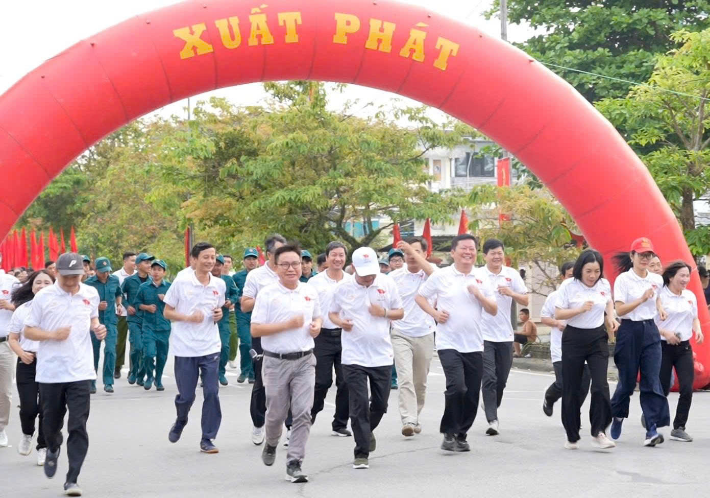 Hàng ngàn vận động viên tham gia giải chạy Olympic vì sức khỏe toàn dân