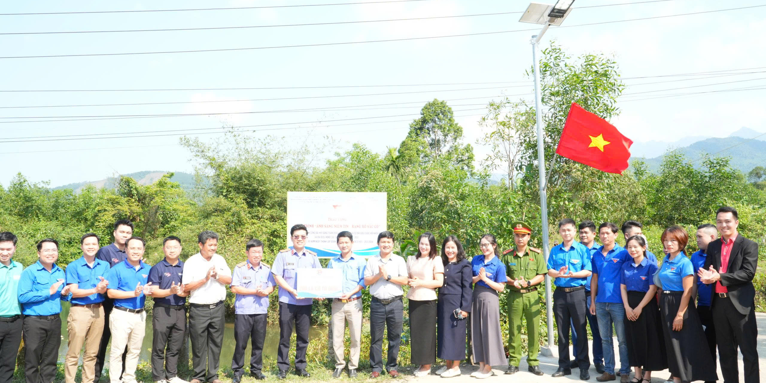 Khánh thành công trình “Ánh sáng niềm tin - rạng rỡ sắc cờ”