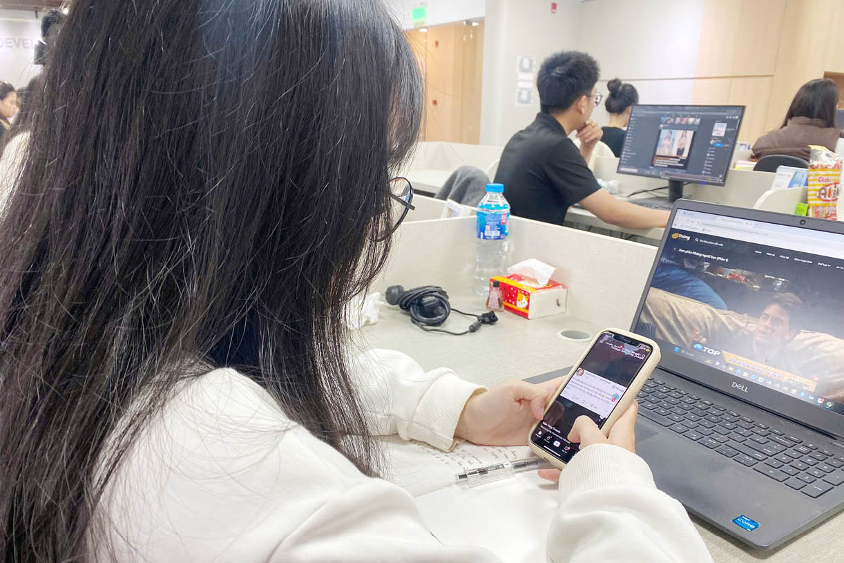 Xem video ngắn - thói quen mới và hệ lụy với giới trẻ