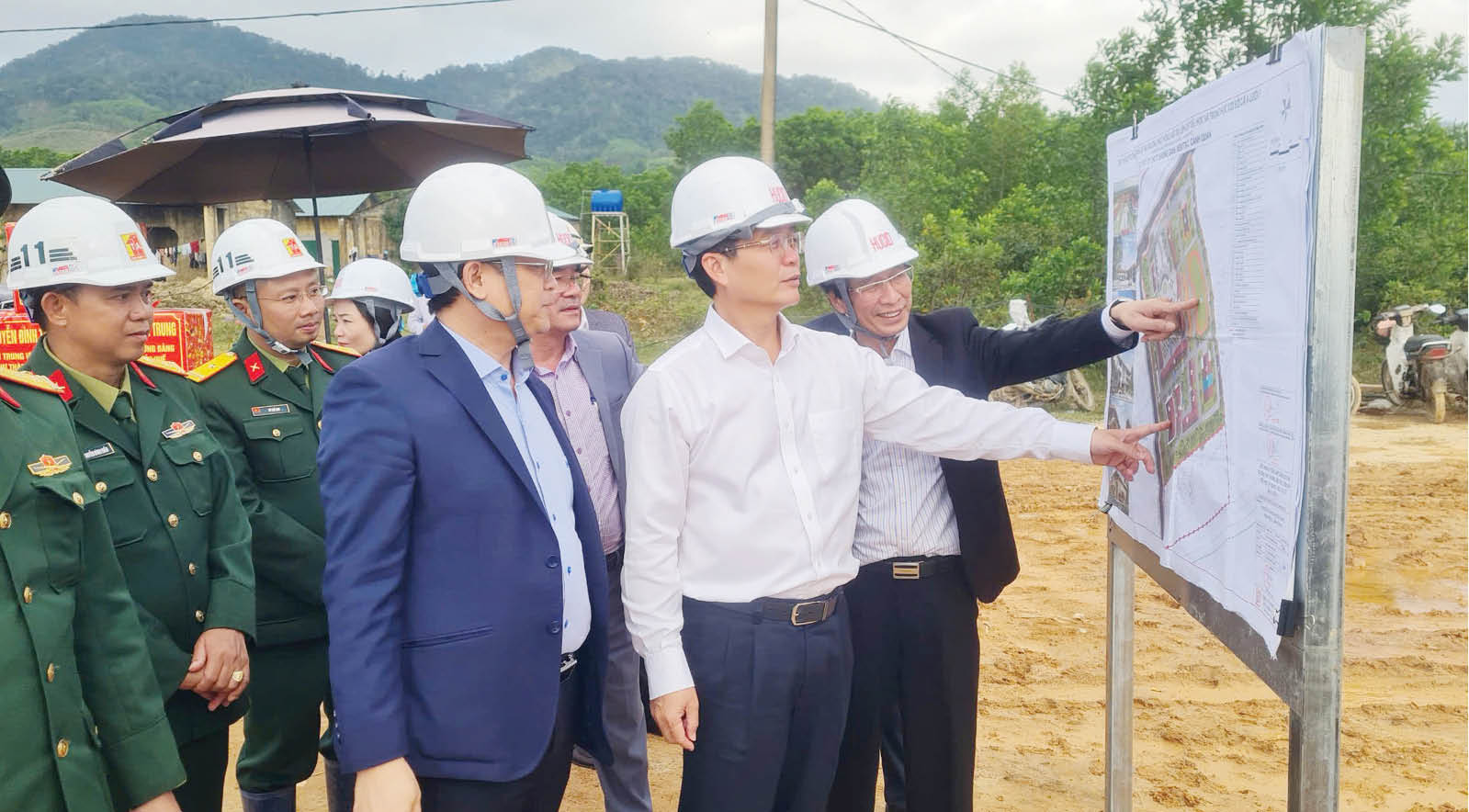 Đẩy nhanh tiến độ thi công các trường học liên cấp