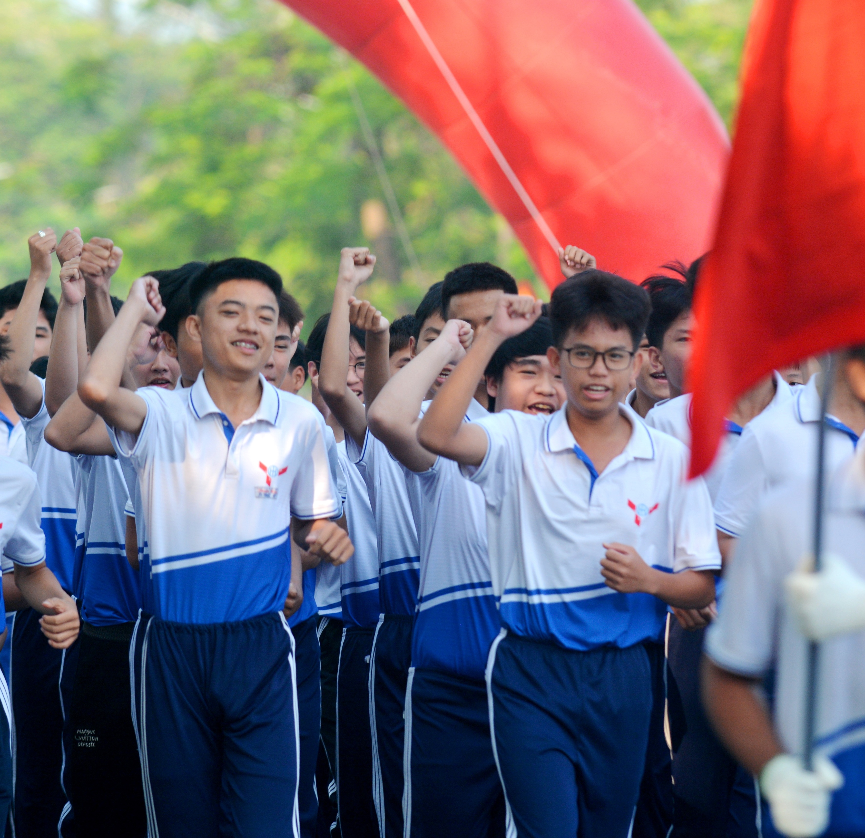 Gần 3 000 người tham dự Ngày chạy Olympic  Giải việt dã thành phố