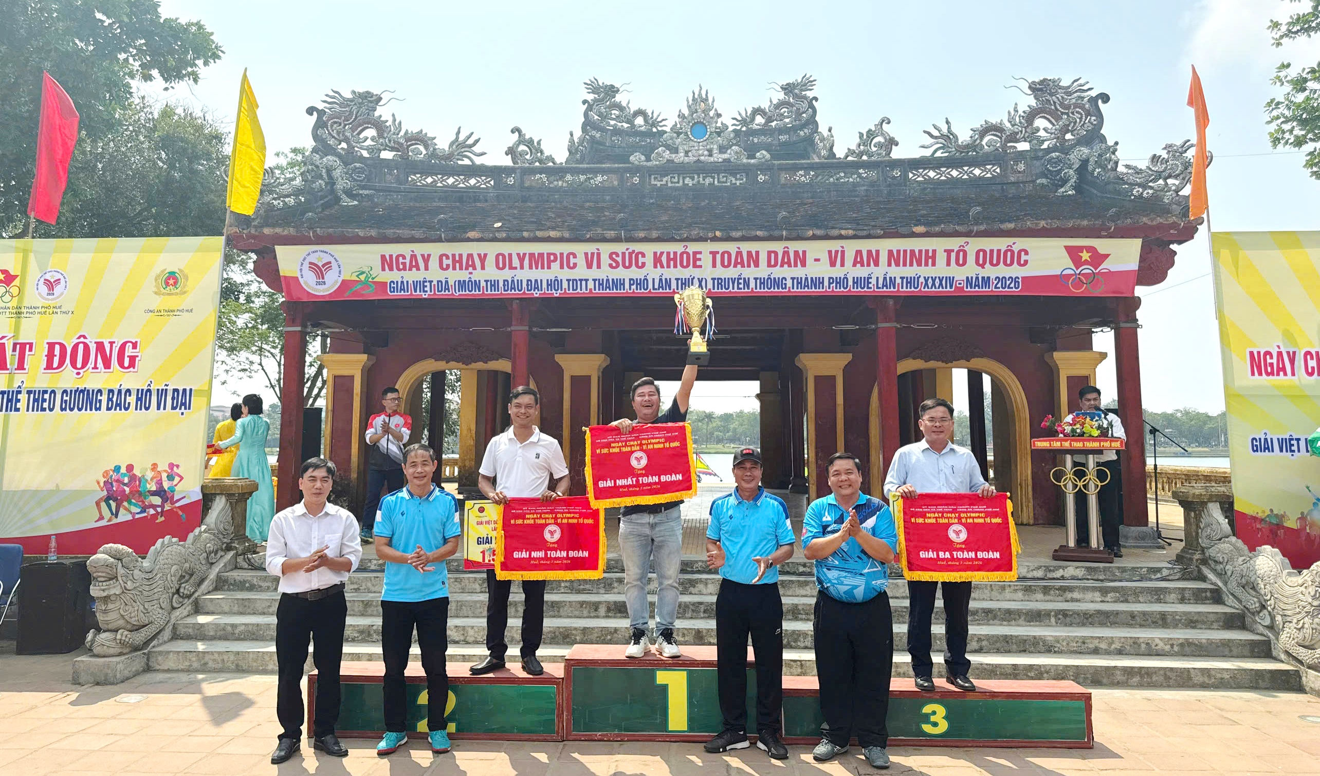 Gần 3 000 người tham dự Ngày chạy Olympic  Giải việt dã thành phố