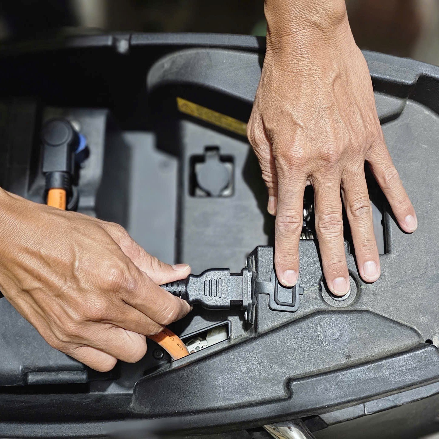 Xung đột Trung Đông và áp lực kép