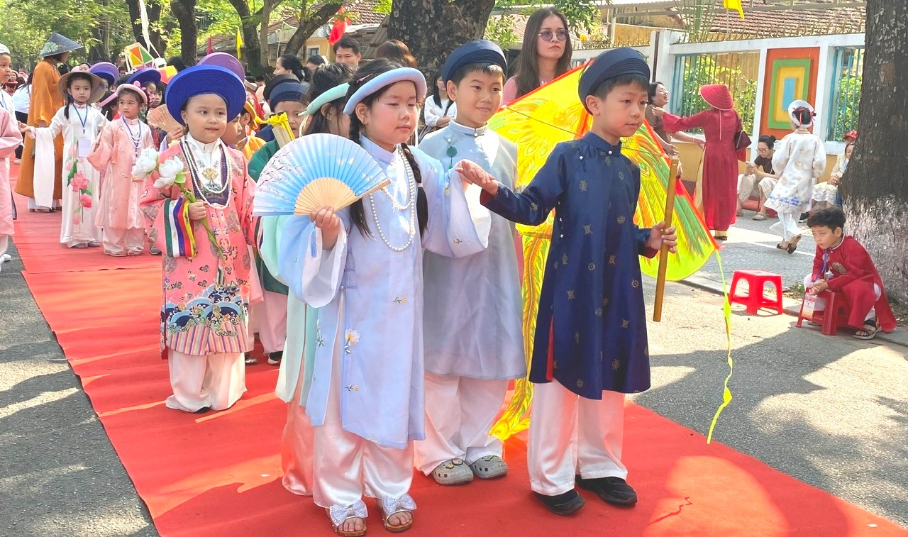 Sôi nổi hoạt động kỷ niệm 26 3 trong trường học