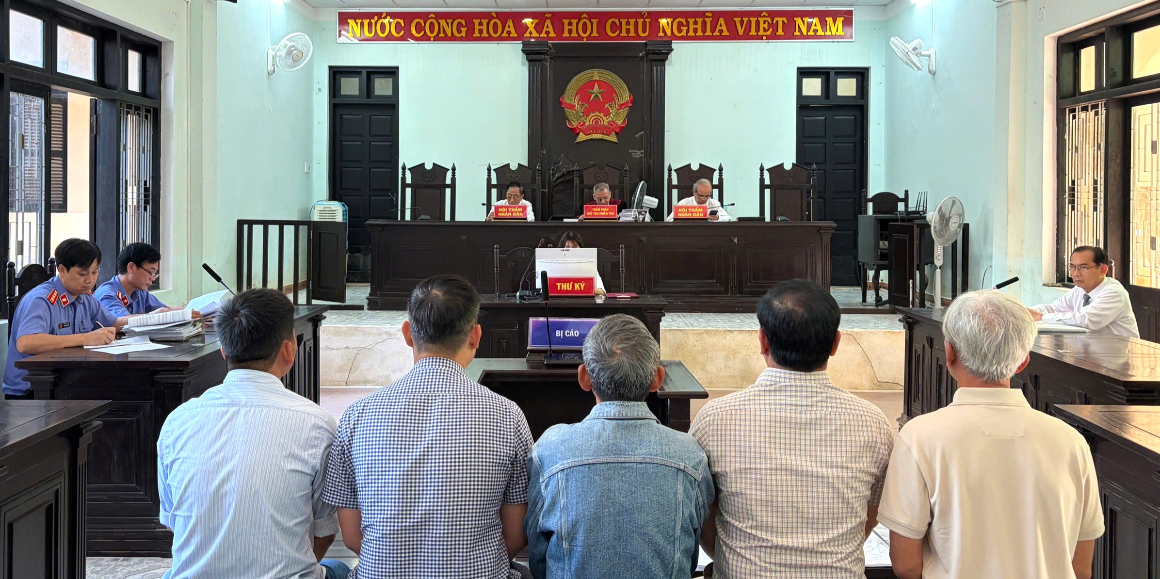 Sai phạm tận thu rừng cháy gây thiệt hại hơn 11 000m³ gỗ, 5 bị cáo lãnh án