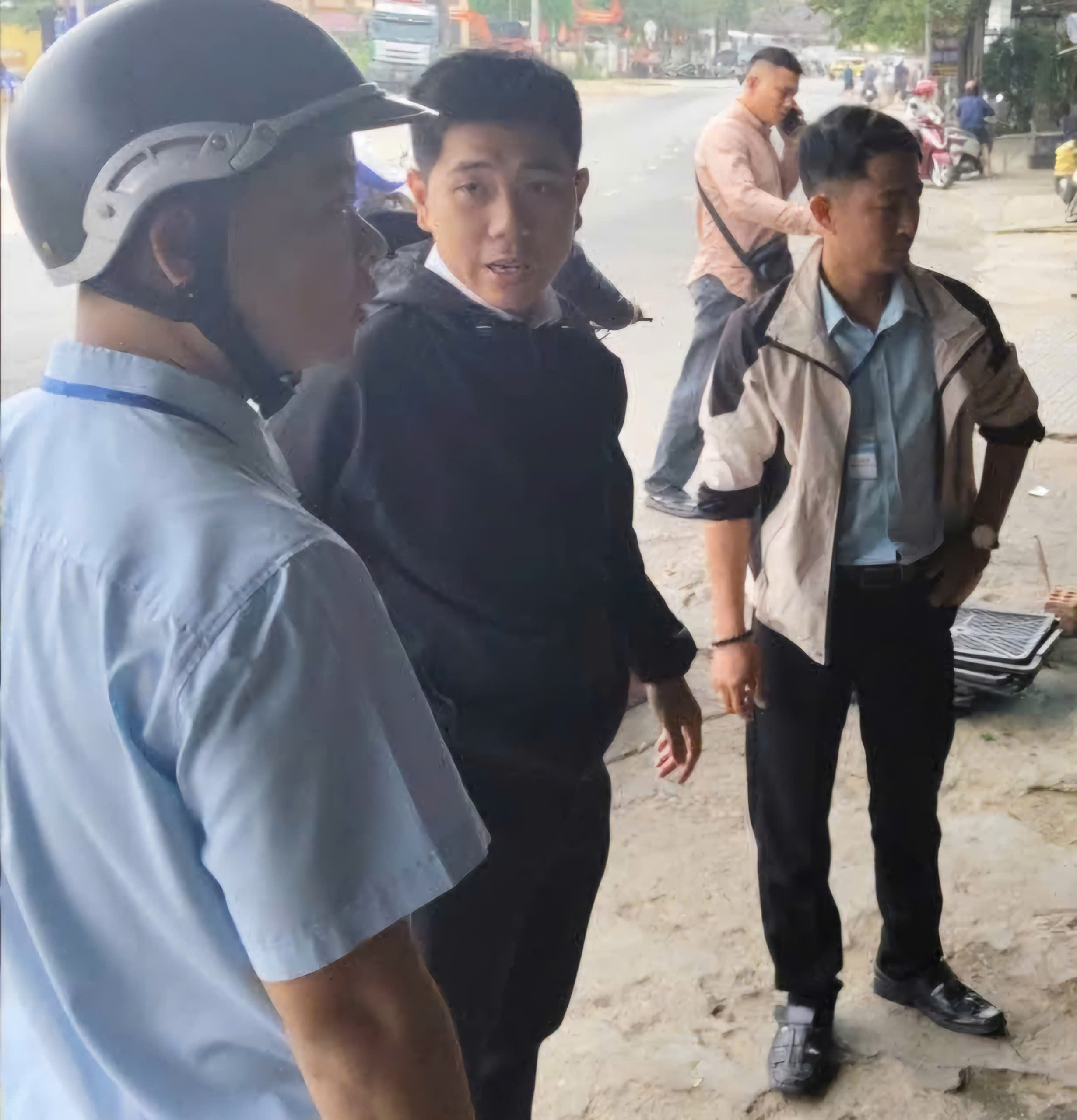 Xử phạt 9 trường hợp vi phạm liên quan đến buôn bán hàng rong