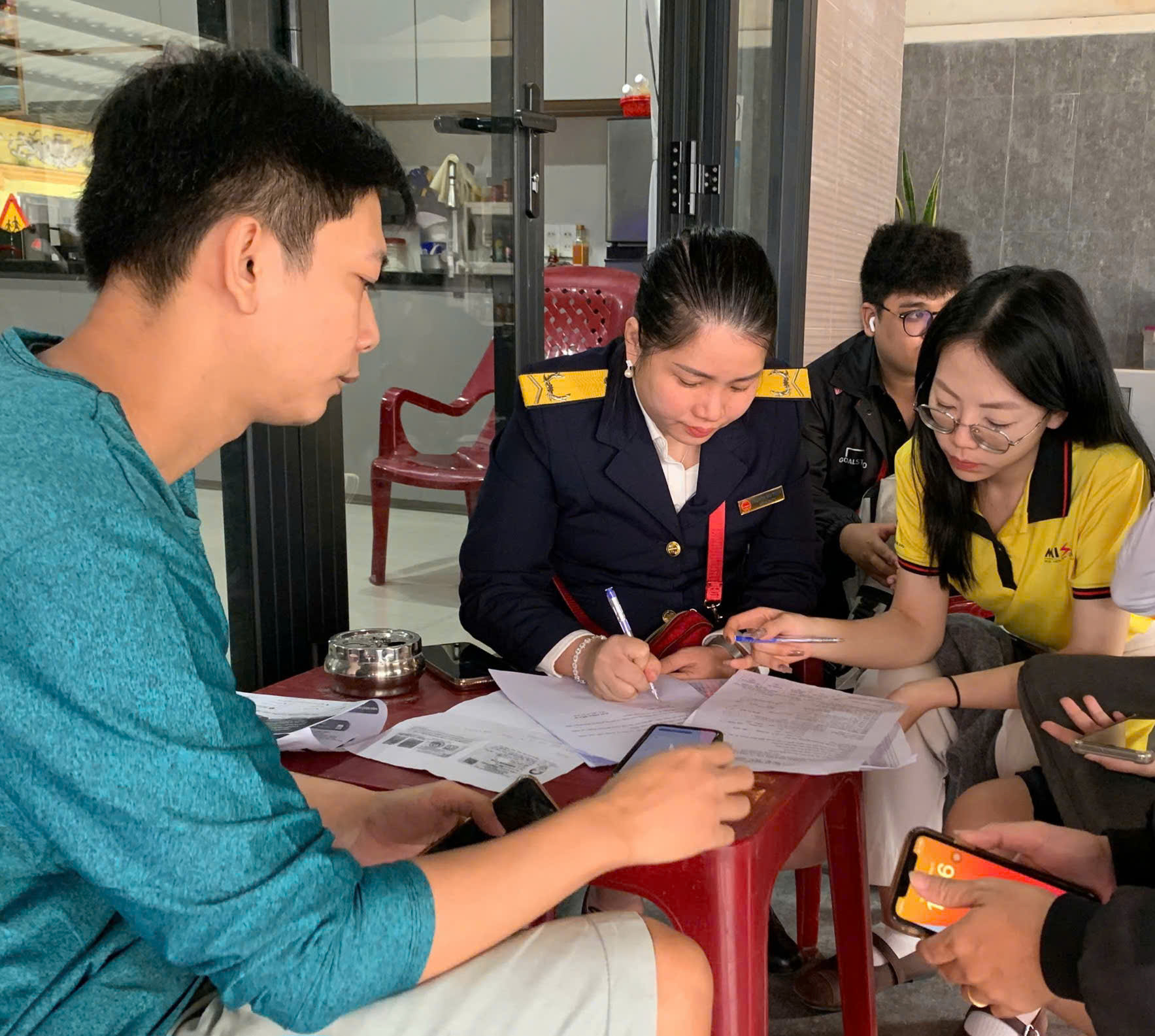 Tháo gỡ khó khăn trong kê khai thuế cho hộ kinh doanh