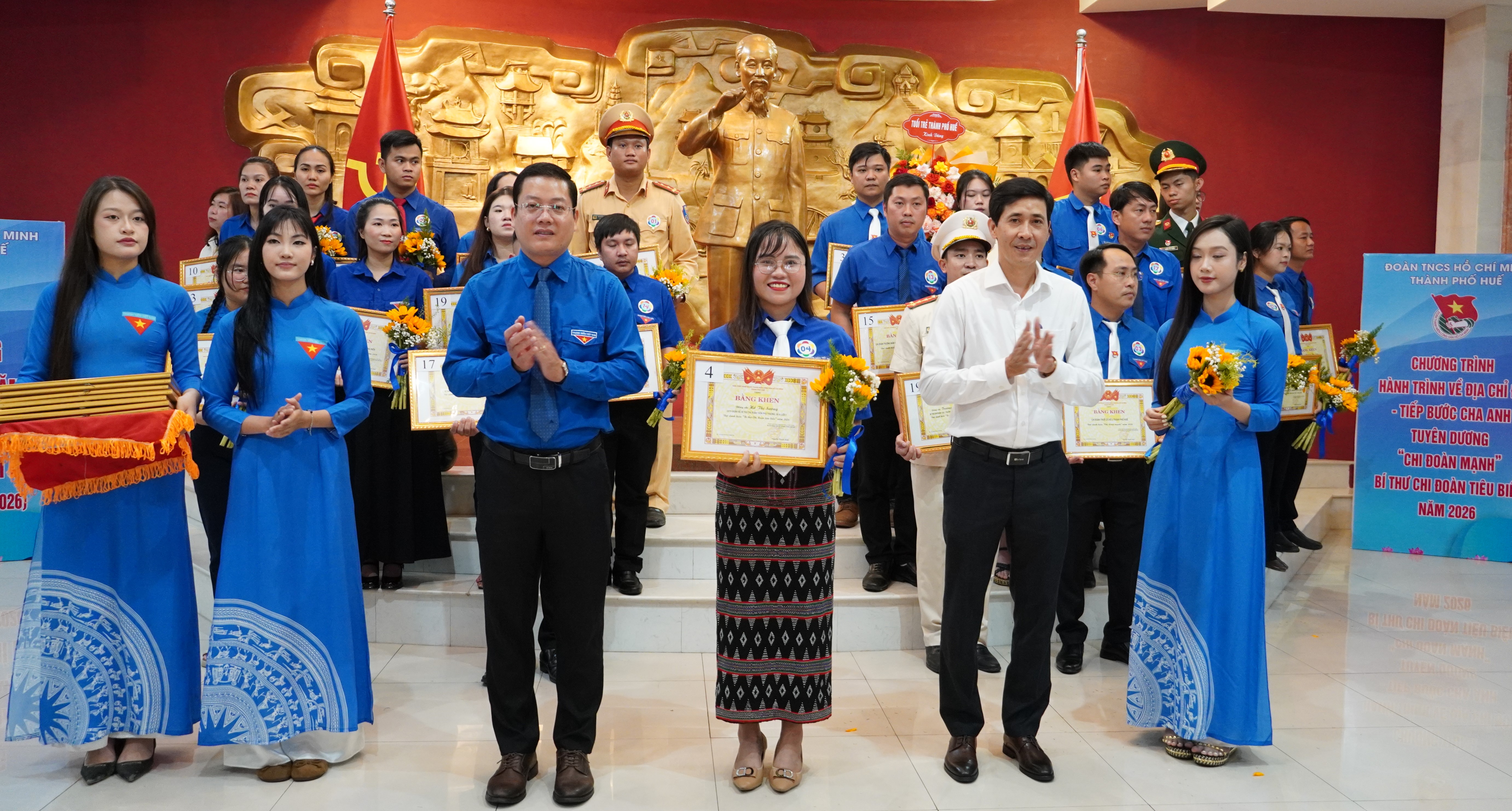 Tuyên dương 23 chi đoàn mạnh và 26 bí thư chi đoàn tiêu biểu