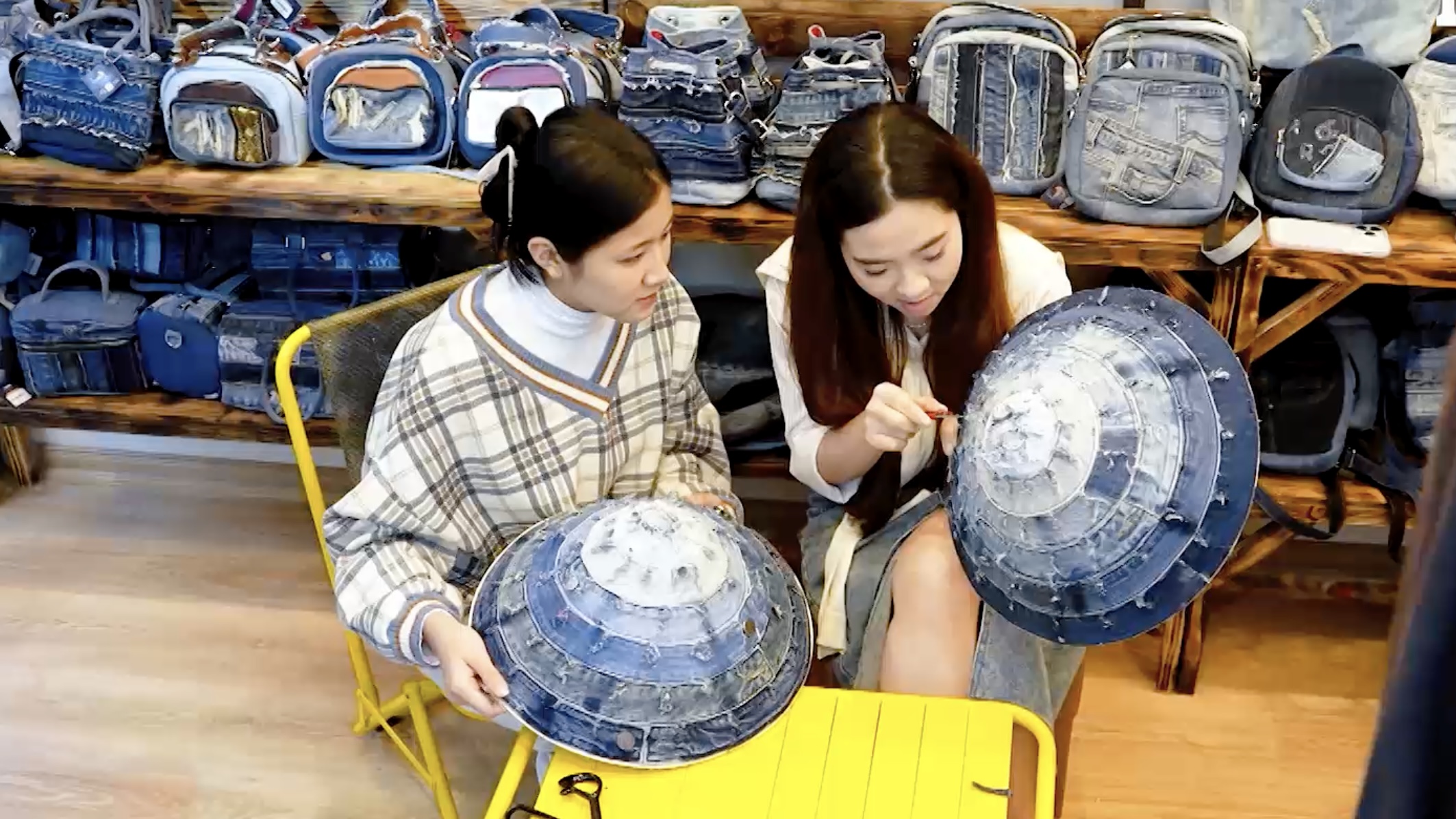 Upcycle denim – tái sinh jeans cũ