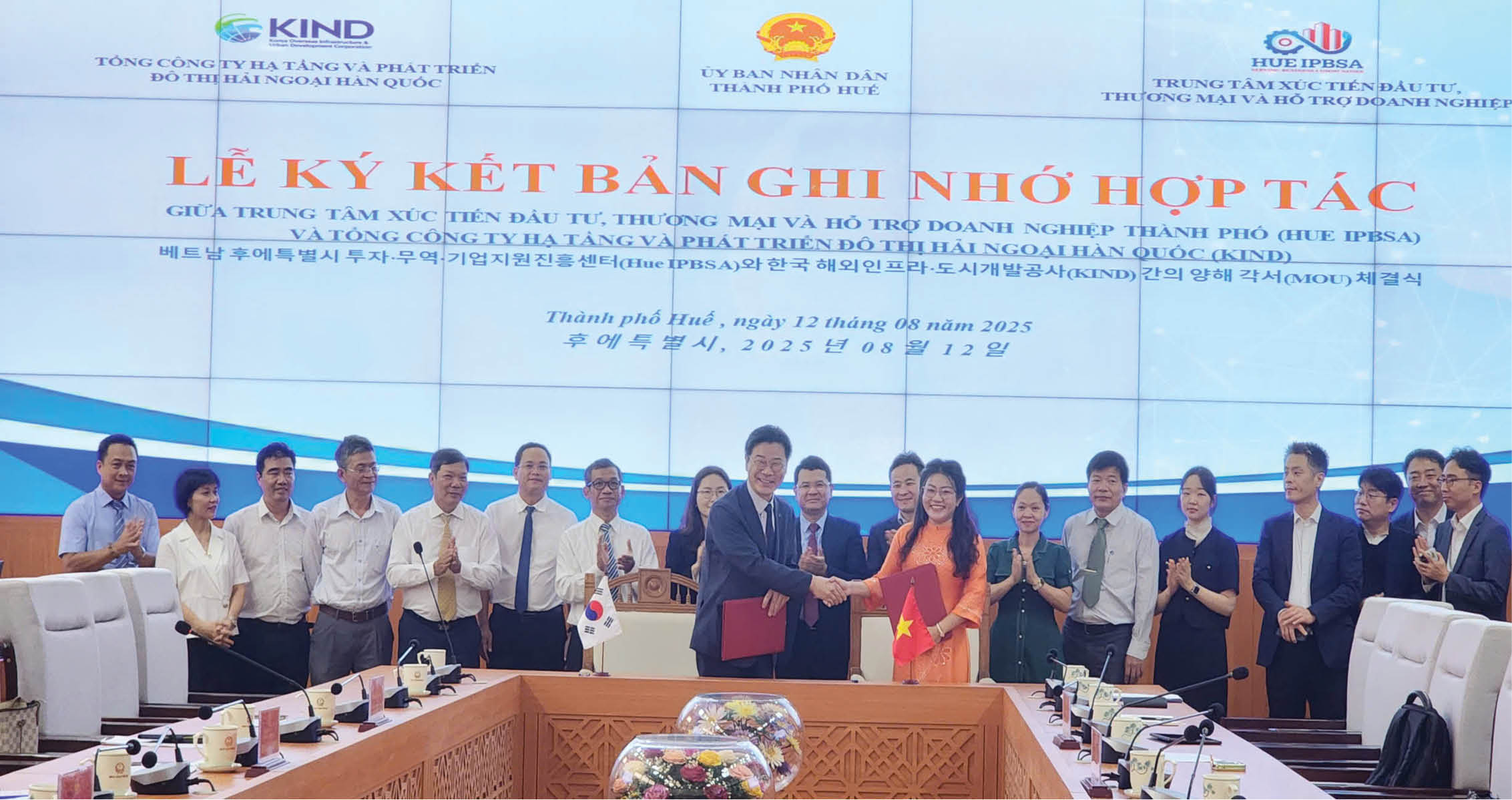 Gắn kết nhà đầu tư với chính quyền