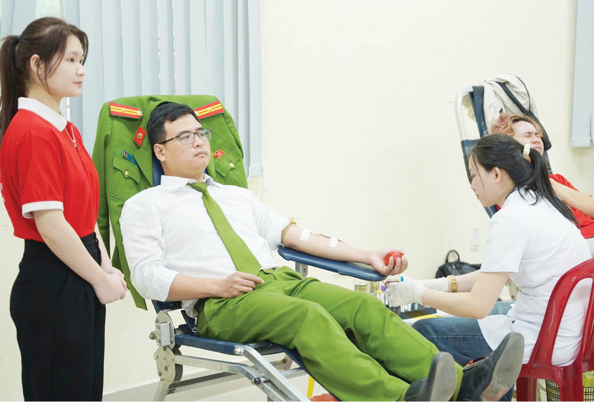 Lan tỏa nét đẹp văn hóa từ Lễ hội Xuân Hồng