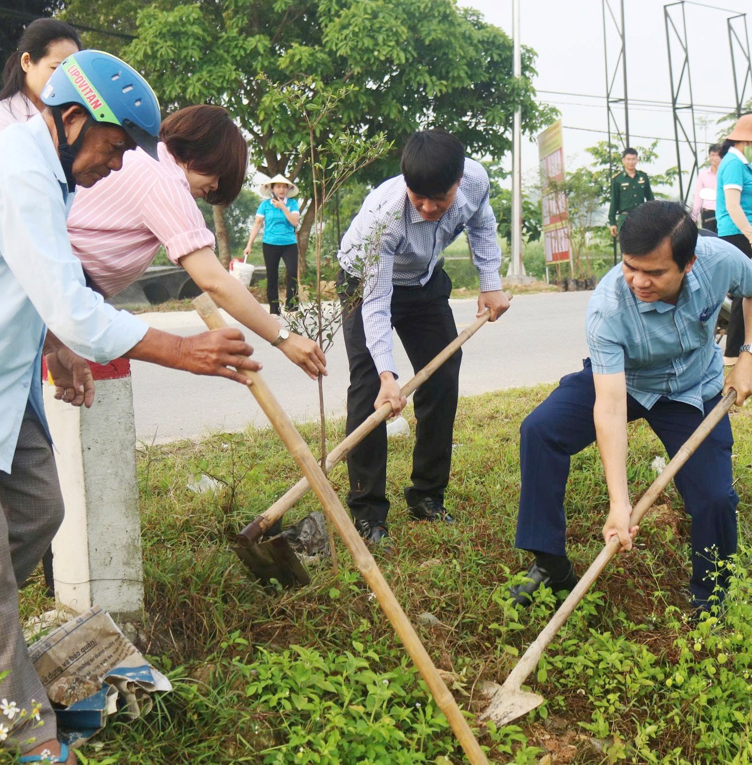 Kim Trà ra mắt mô hình tuyến đường “Sáng - Xanh - Sạch - Đẹp - An toàn”