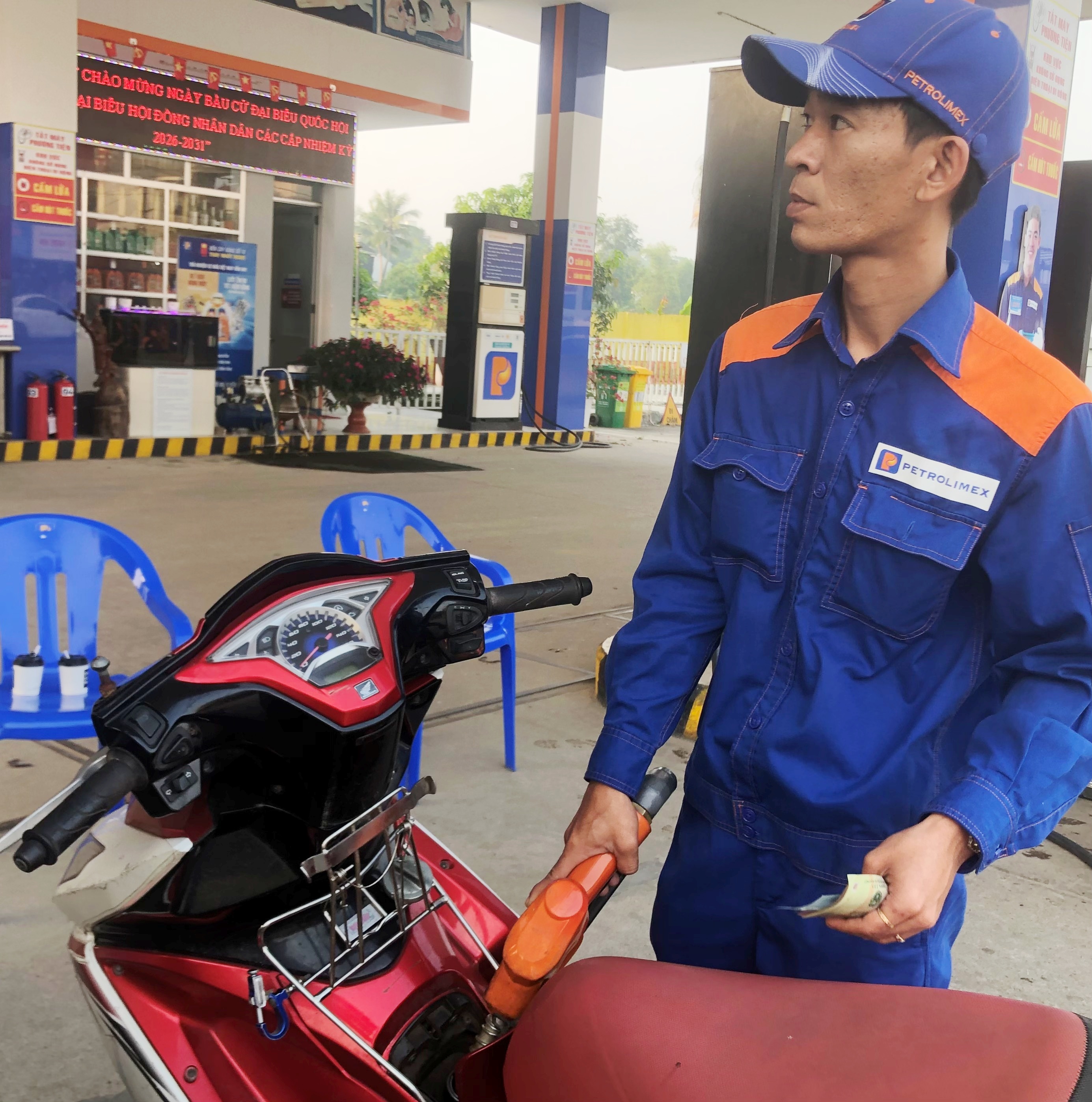 Giá xăng dầu giảm sâu