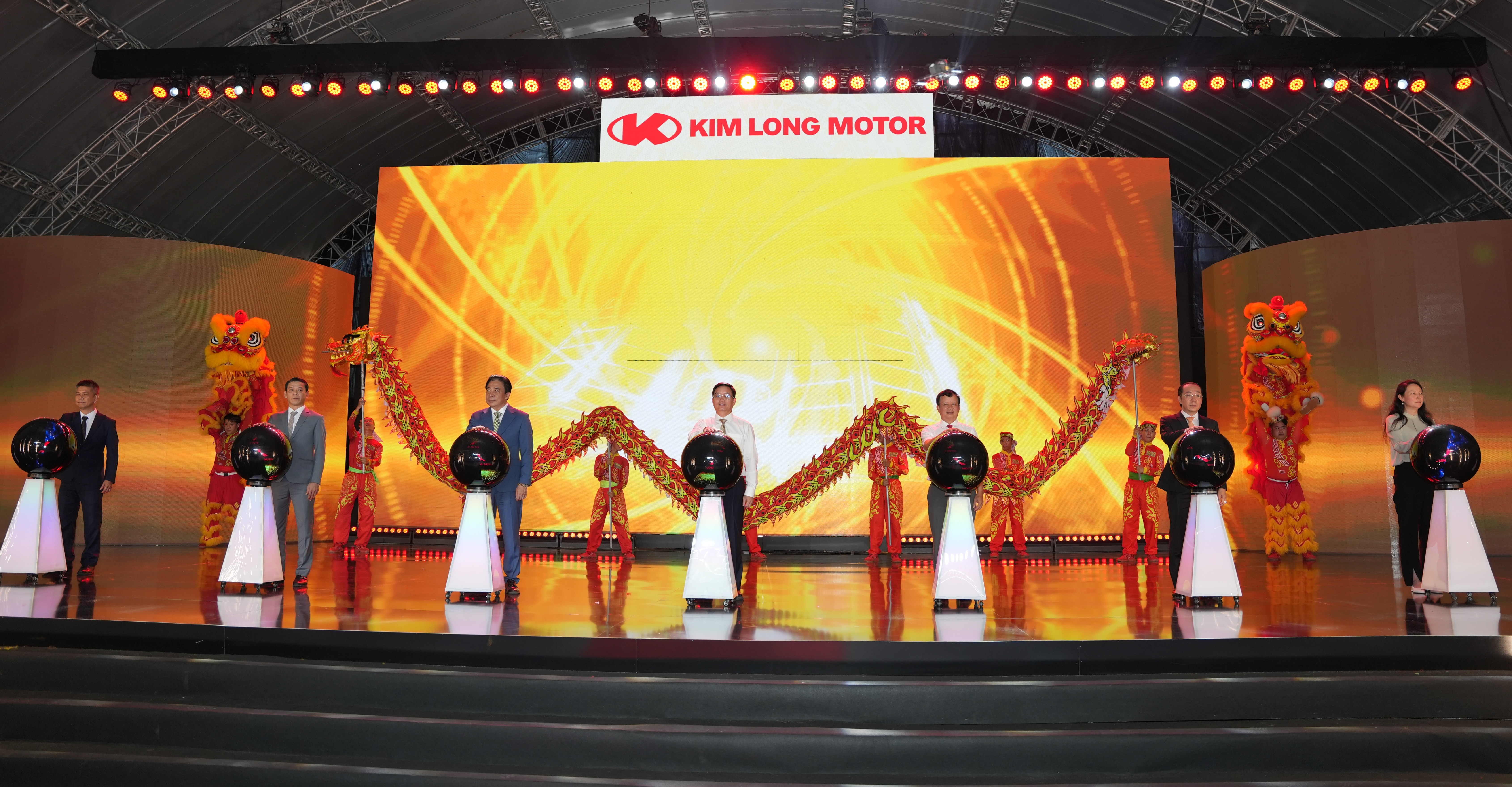 Giữ đà tăng trưởng, hướng tới mục tiêu hai con số