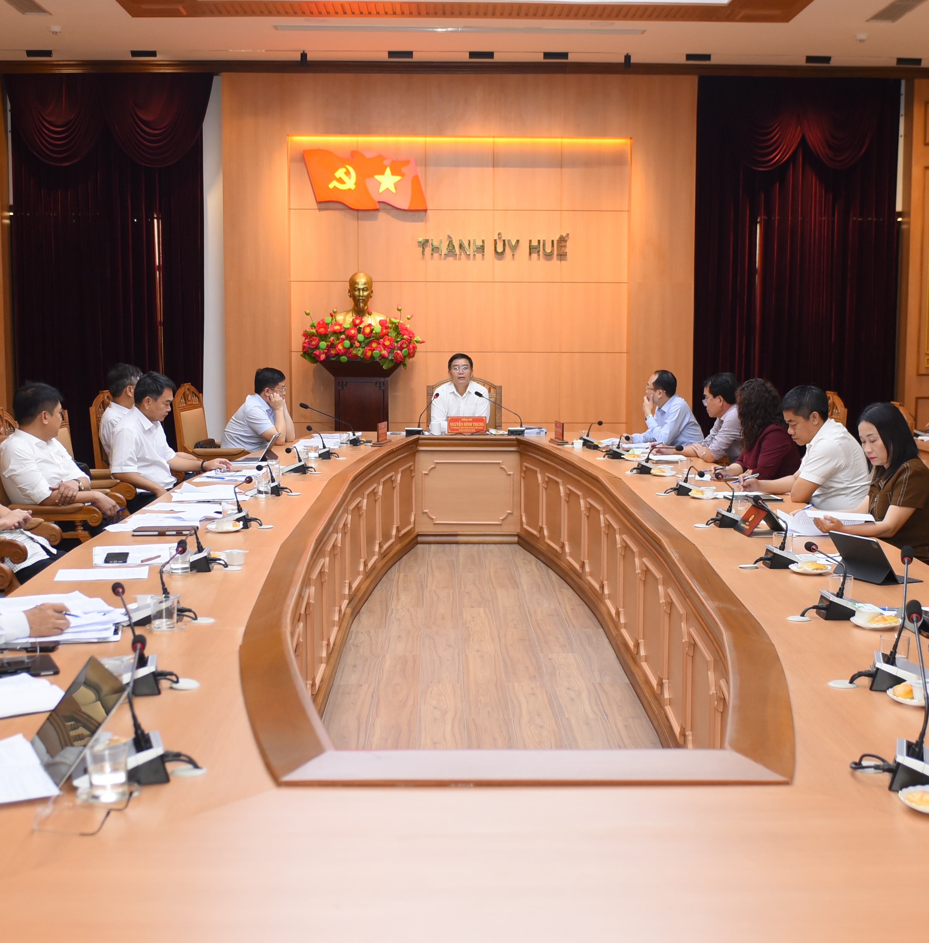 Giữ đà tăng trưởng, hướng tới mục tiêu hai con số