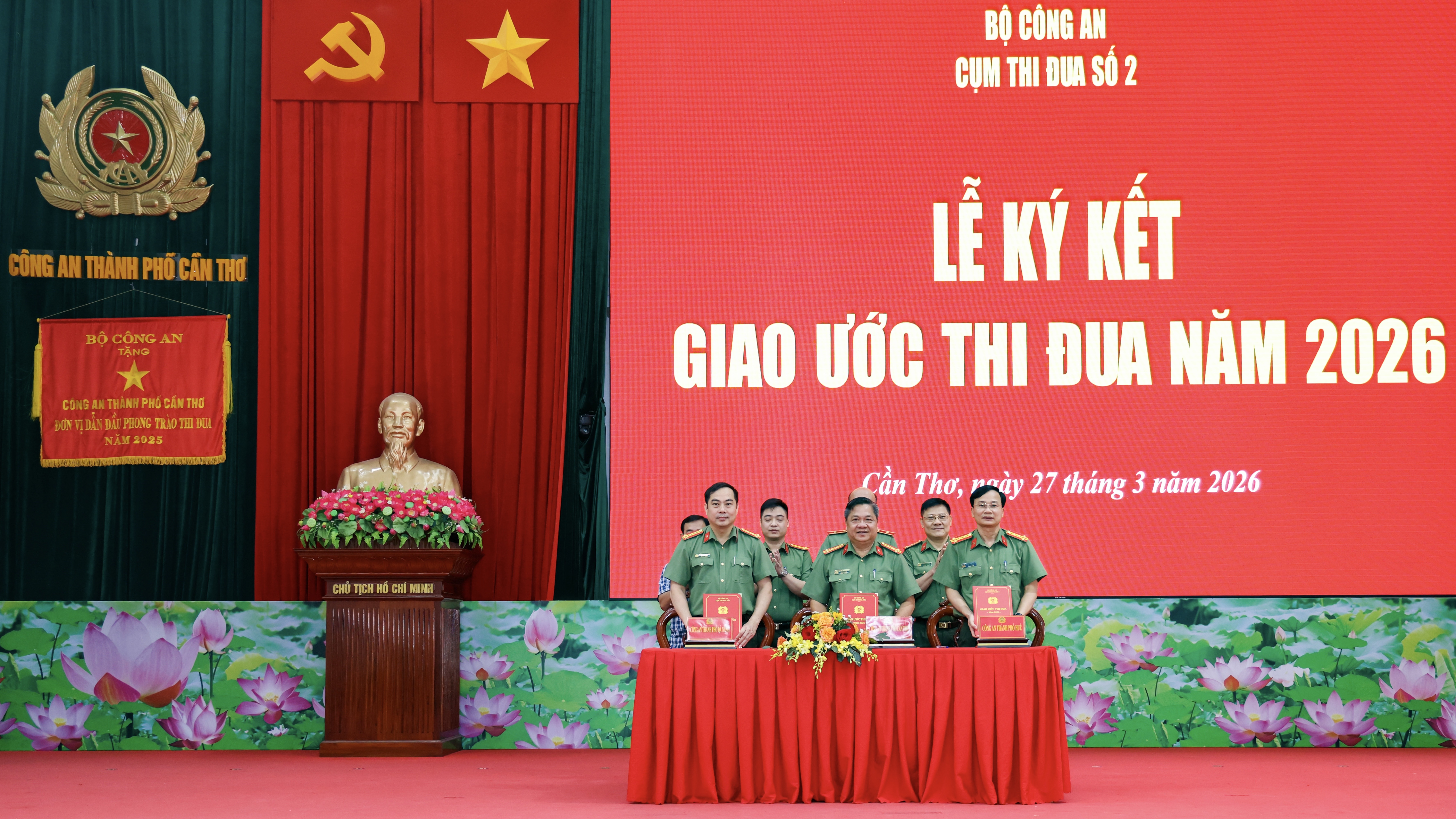 Công an TP Huế ký kết thi đua “Vì an ninh Tổ quốc” cùng Cụm thi đua số 2