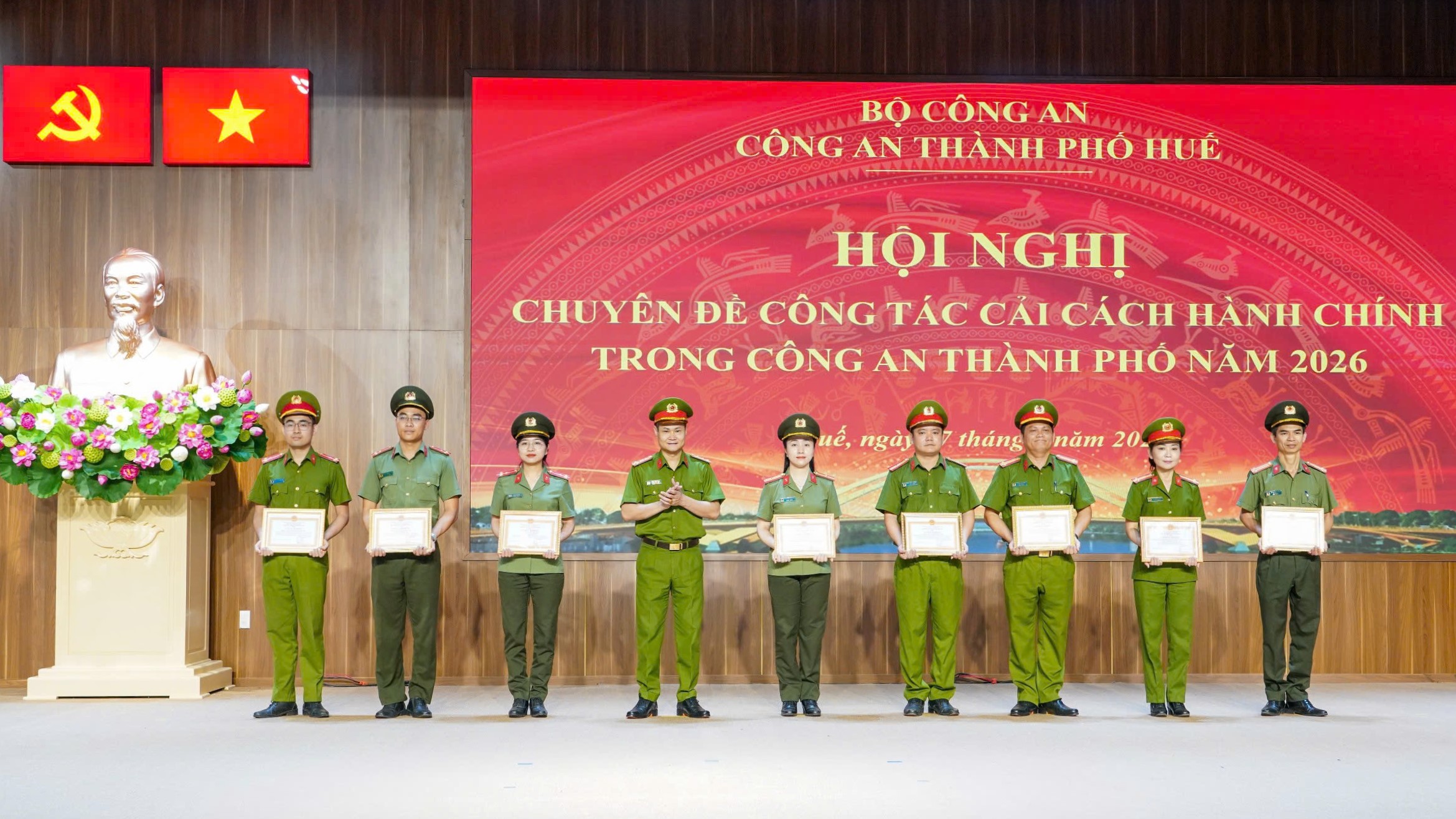 Tăng cường cải cách hành chính, nâng cao hiệu quả phục vụ Nhân dân