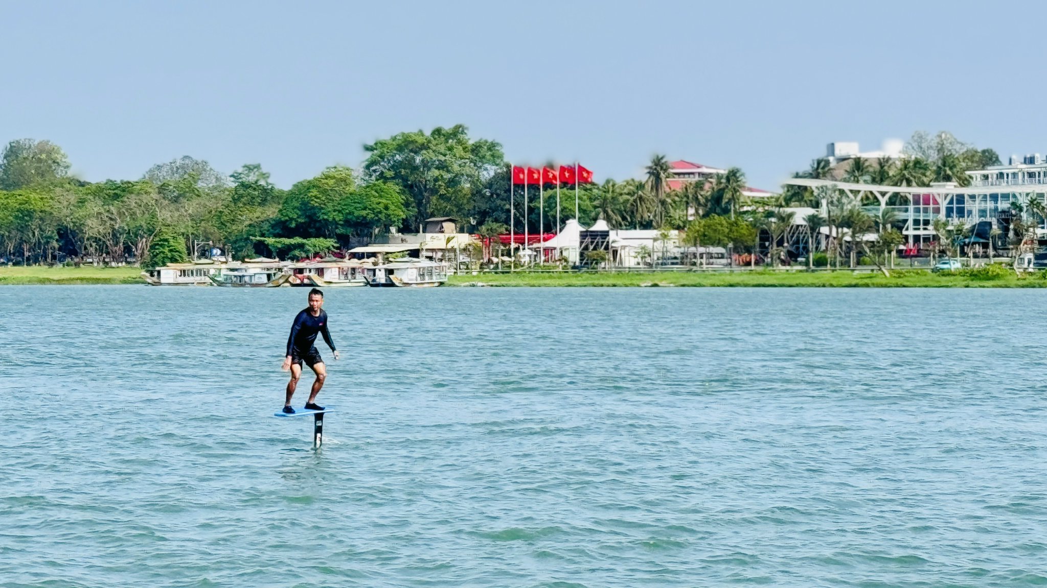 Bay trên mặt nước” cùng Pumpfoil