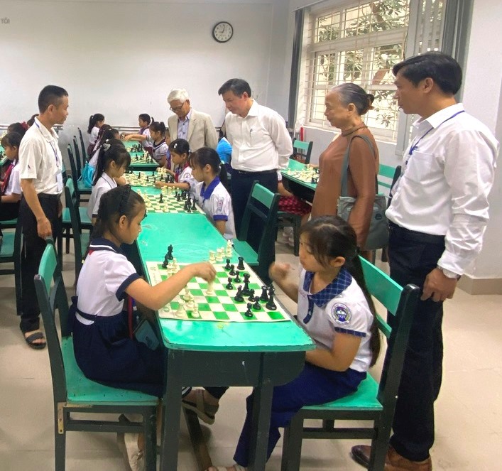 Hơn 200 học sinh tiểu học tham gia giải cờ vua tranh cúp Hương Giang