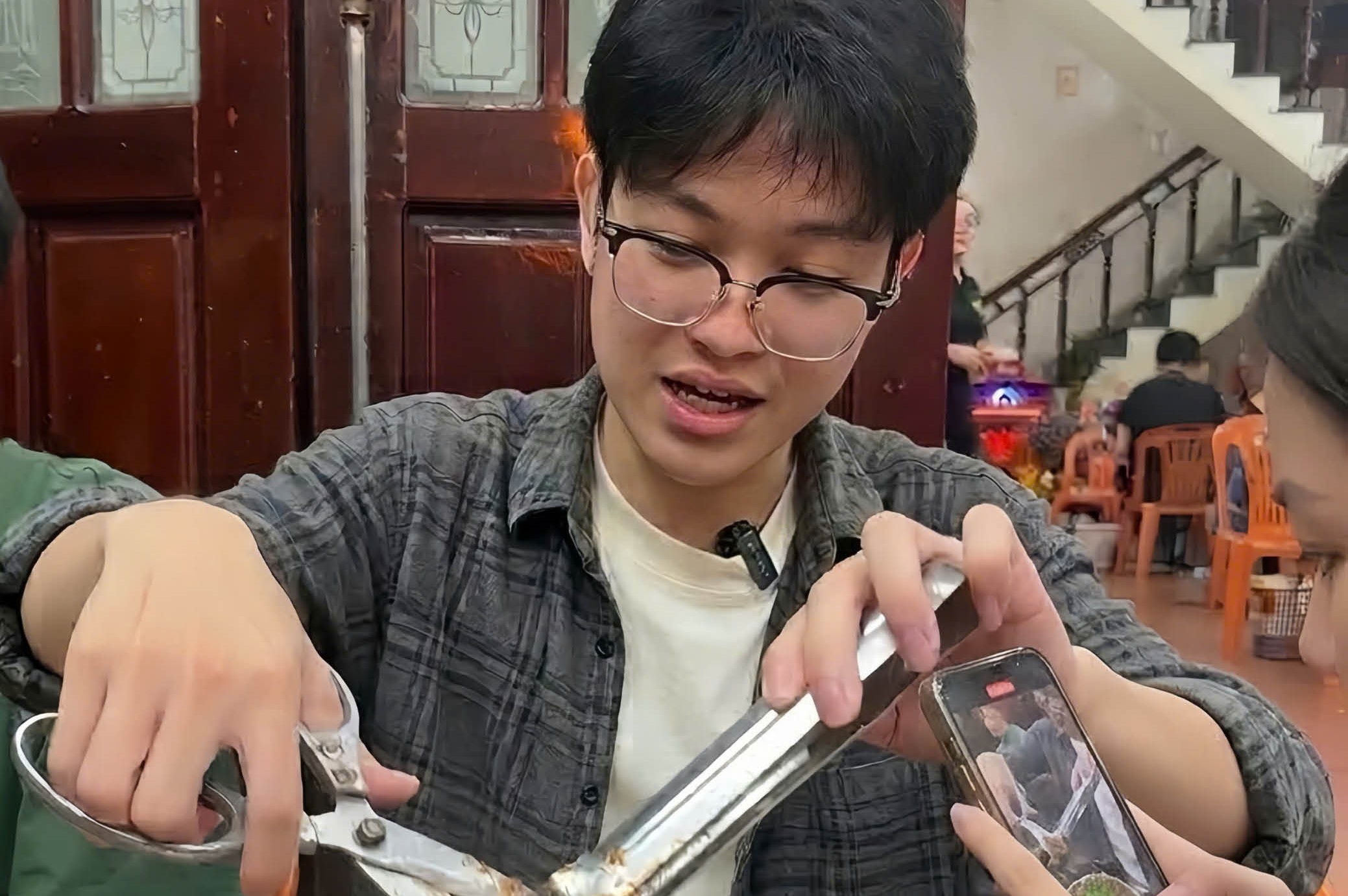 Khi văn hóa “review” trở thành nội dung công cộng