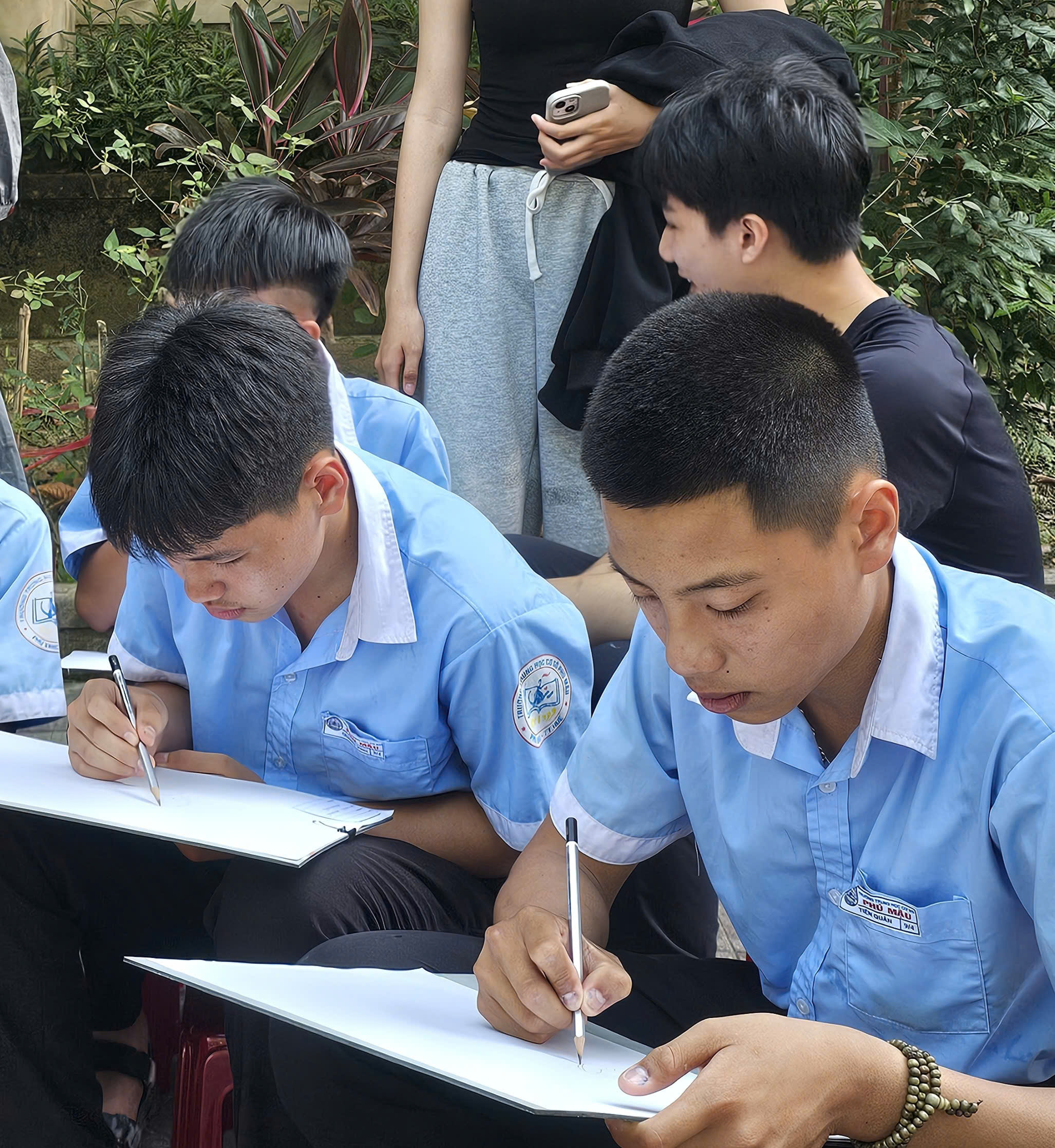 Học sinh trải nghiệm các ngành nghệ thuật truyền thống