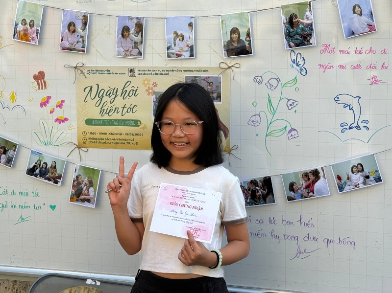 Hơn 100 bạn trẻ tham gia hiến tóc tặng bệnh nhân ung thư