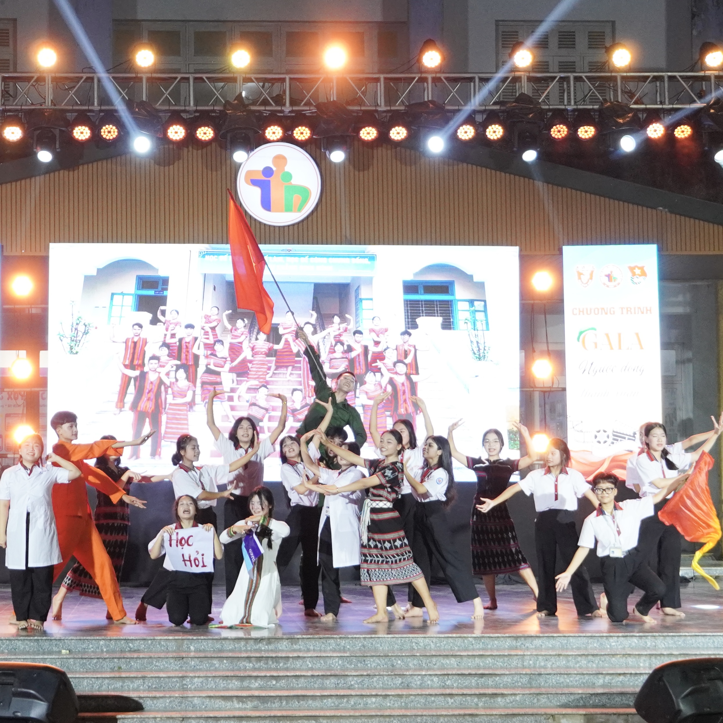 Tái hiện hình ảnh thanh niên Việt Nam qua Gala “Ngược dòng thanh xuân”