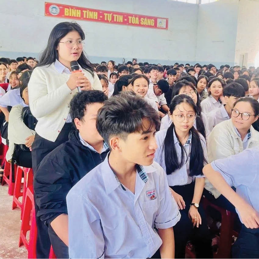 Trang bị “lá chắn” sức khỏe sinh sản cho học sinh