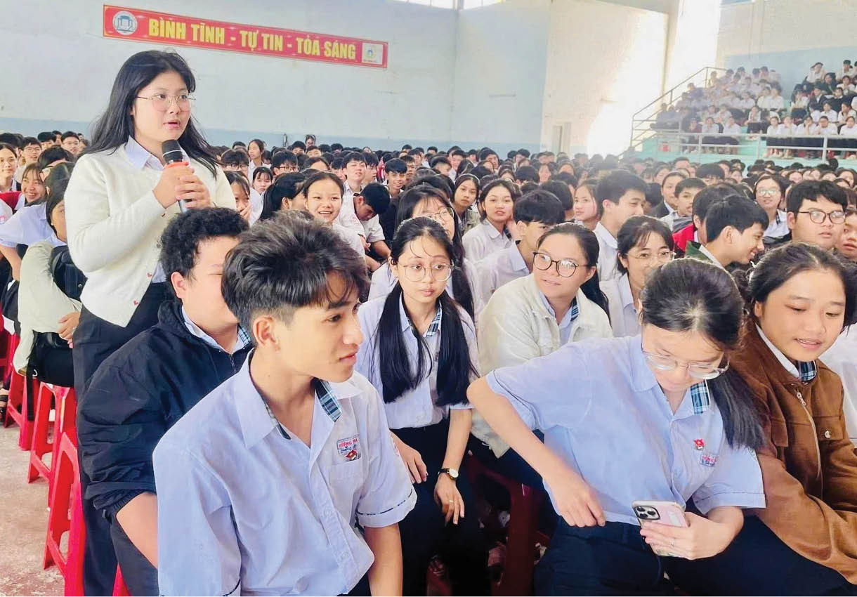 Trang bị “lá chắn” sức khỏe sinh sản cho học sinh