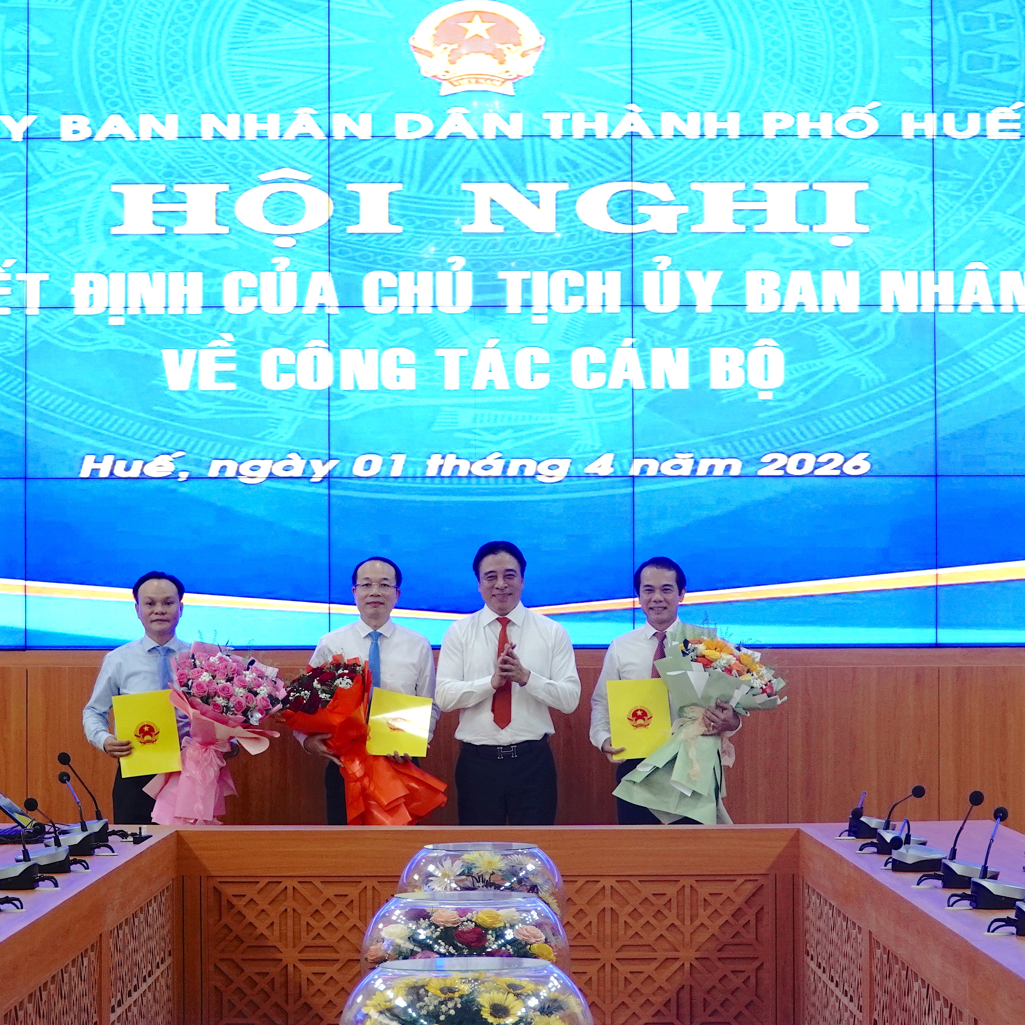 UBND thành phố Huế công bố các quyết định nhân sự quan trọng