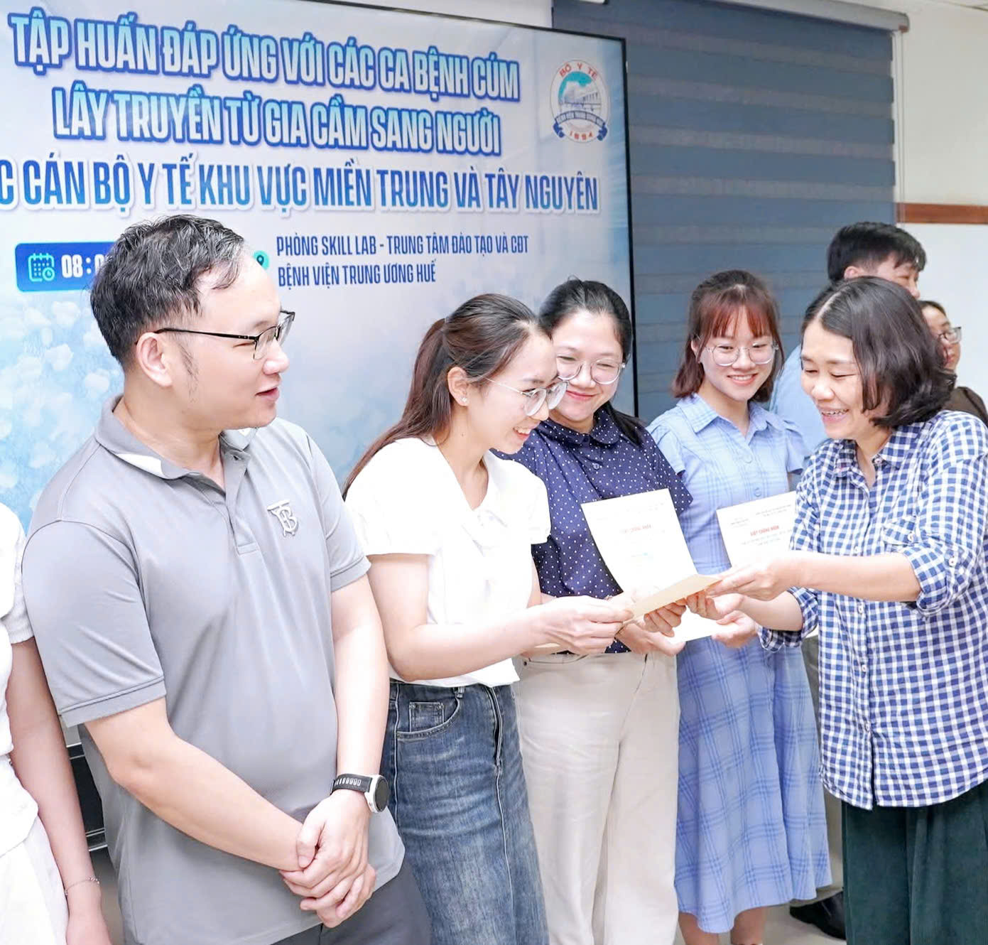 Tập huấn đáp ứng bệnh cúm gia cầm lây truyền sang người