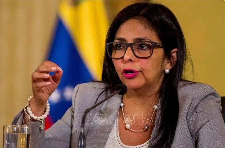 Mỹ dỡ bỏ trừng phạt Tổng thống lâm thời Venezuela